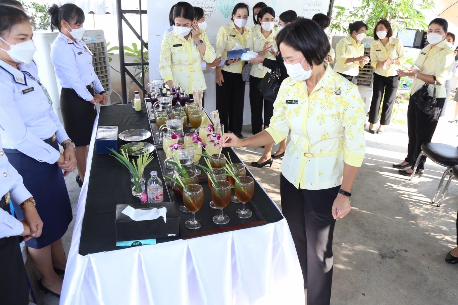 ๐๓๒ อุปนายก สคภ.สป. พร้อมด้วยคณะกรรมการสมาคมฯ ศึกษาดูงานโครงการบริหารจัดการขยะรักษาสิ่งแวดล้อม ณ กองพันระวังป้องกัน สำนักงานปลัดกระทรวงกลาโหม