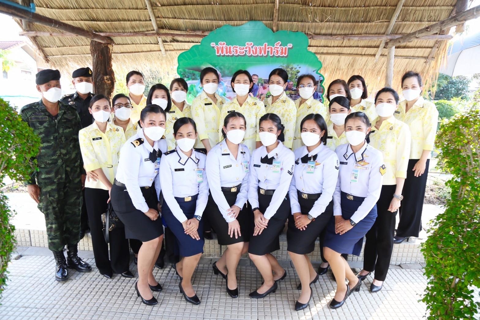 ๐๓๒ อุปนายก สคภ.สป. พร้อมด้วยคณะกรรมการสมาคมฯ ศึกษาดูงานโครงการบริหารจัดการขยะรักษาสิ่งแวดล้อม ณ กองพันระวังป้องกัน สำนักงานปลัดกระทรวงกลาโหม