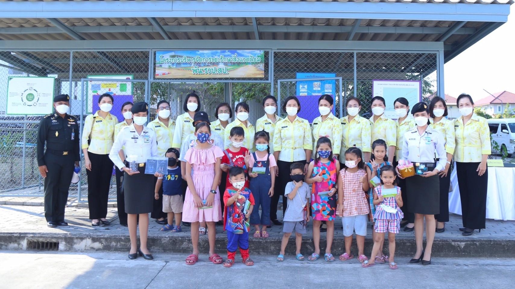 ๐๓๒ อุปนายก สคภ.สป. พร้อมด้วยคณะกรรมการสมาคมฯ ศึกษาดูงานโครงการบริหารจัดการขยะรักษาสิ่งแวดล้อม ณ กองพันระวังป้องกัน สำนักงานปลัดกระทรวงกลาโหม