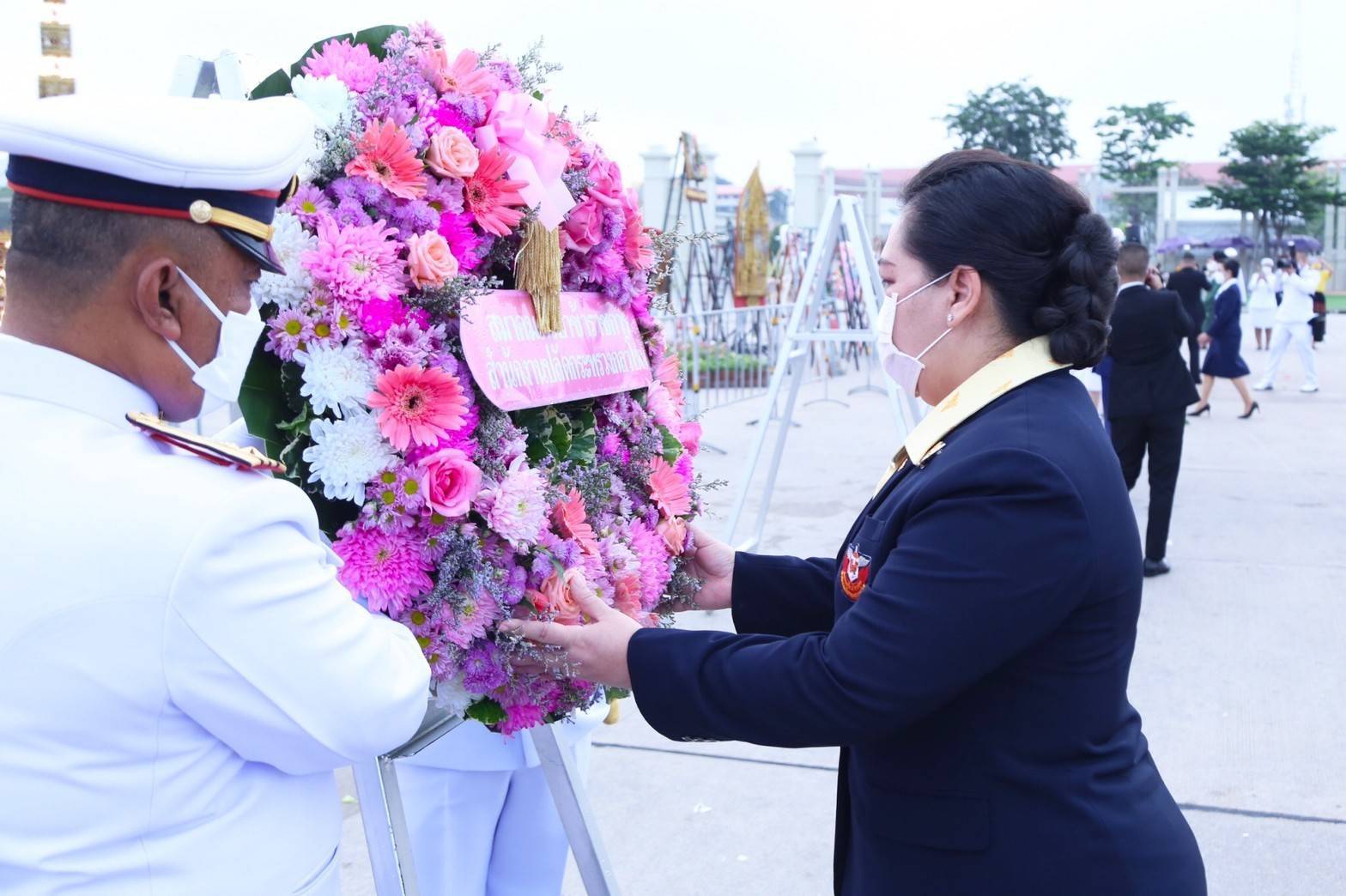 ๐๐๗ พิธีวางพวงมาลาและถวายราชสักการะพระบรมราชานุสรณ์ รัชกาลที่ ๕ เนื่องในวันปิยมหาราช
