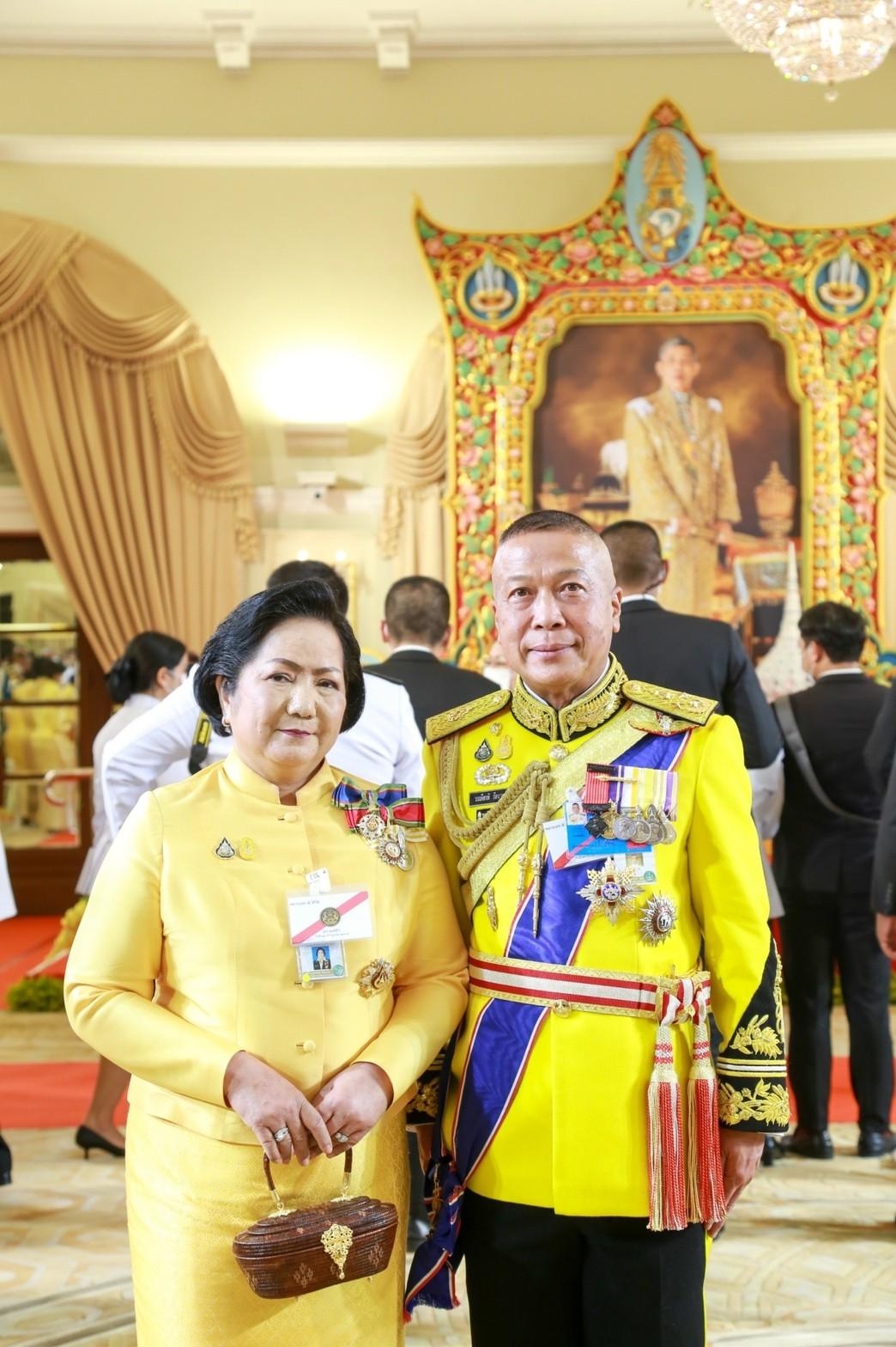 ๐๗๙ ปลัดกระทรวงกลาโหม และนายกสมาคมภริยาฯ พร้อมด้วยรองปลัดกระทรวงกลาโหม และคู่สมรส ร่วมงานสโมสรสันนิบาตเฉลิมพระเกียรติฯ ประจำปีพุทธศักราช ๒๕๖๕