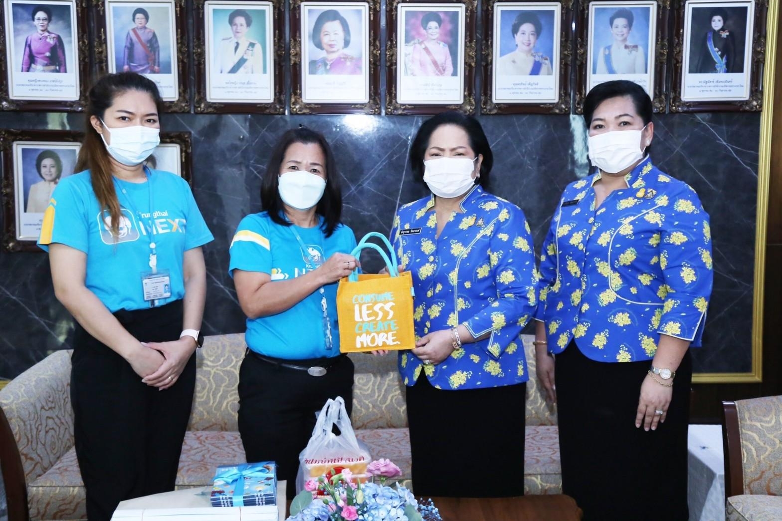 ๐๓๘ นายก สคภ.สป. พร้อมด้วยคณะกรรมการสมาคมฯ ให้การต้อนรับเจ้าหน้าที่ธนาคารกรุงไทย เข้าอวยพรเนื่องใ...