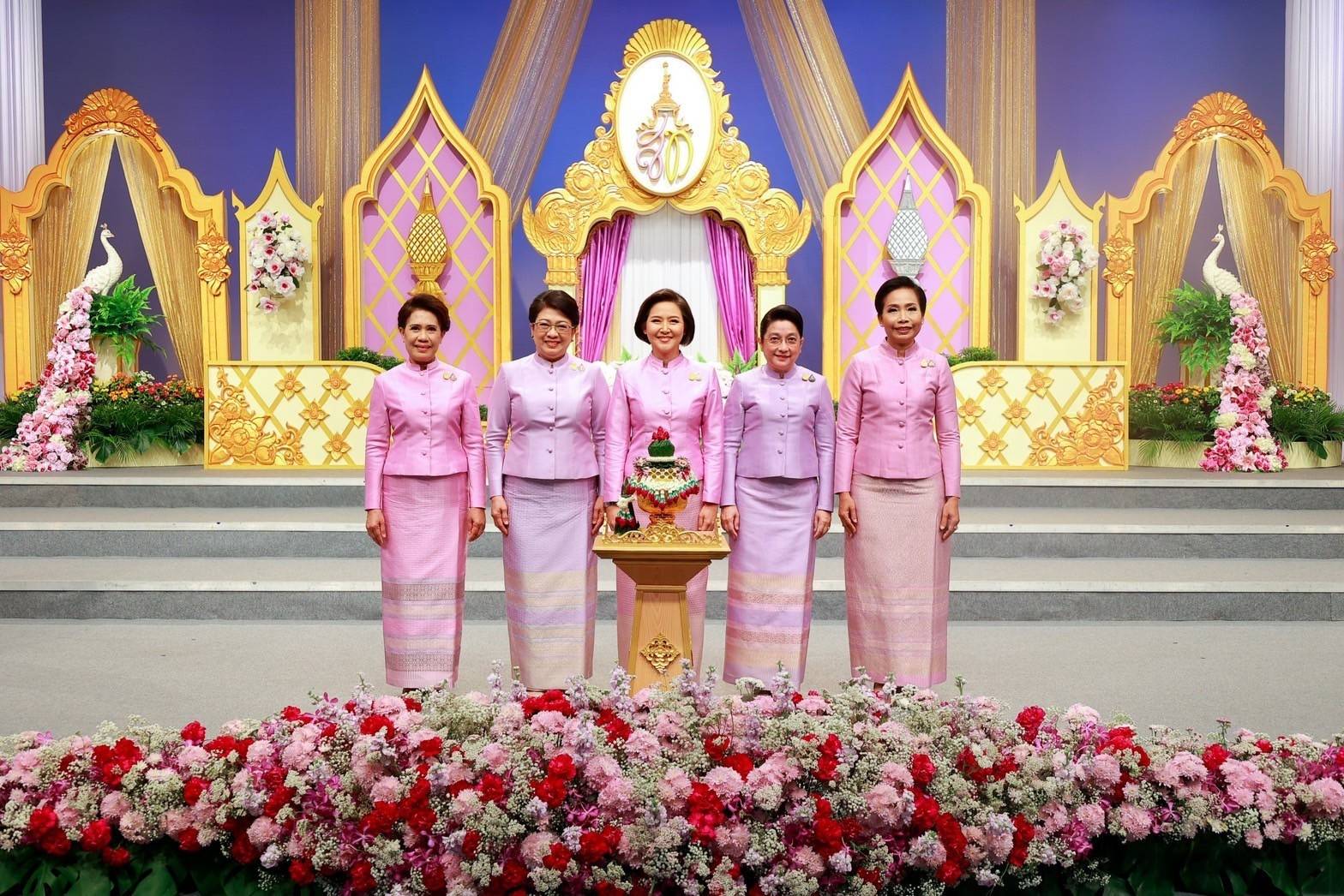 ๐๙๑ ปลัดกระทรวงกลาโหม พร้อมด้วยนายก สคภ.สป. นำคณะนายทหารชั้นผู้ใหญ่พร้อมภริยา บันทึกเทปอาเศียรวาท ถวายพระพรชัยมงคล เนื่องในโอกาสมหามงคลเฉลิมพระชนมพรรษา สมเด็จพระนางเจ้าฯ พระบรมราชินี
