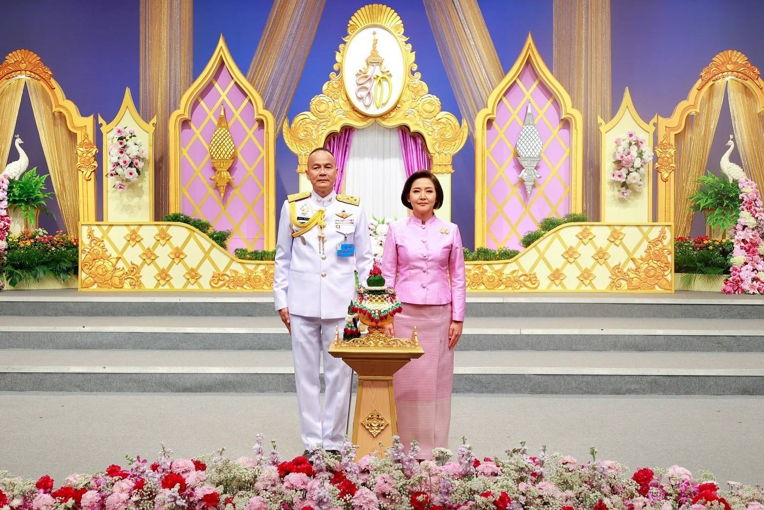 ๐๙๑ ปลัดกระทรวงกลาโหม พร้อมด้วยนายก สคภ.สป. นำคณะนายทหารชั้นผู้ใหญ่พร้อมภริยา บันทึกเทปอาเศียรวาท ถวายพระพรชัยมงคล เนื่องในโอกาสมหามงคลเฉลิมพระชนมพรรษา สมเด็จพระนางเจ้าฯ พระบรมราชินี