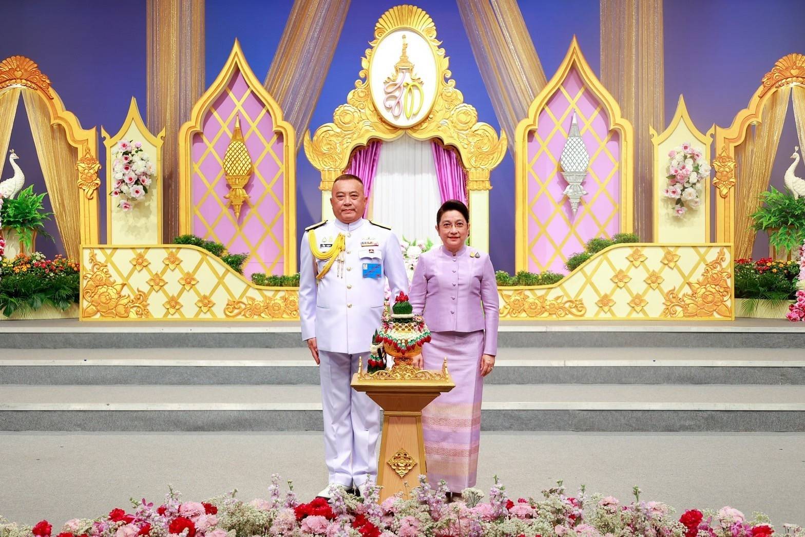 ๐๙๑ ปลัดกระทรวงกลาโหม พร้อมด้วยนายก สคภ.สป. นำคณะนายทหารชั้นผู้ใหญ่พร้อมภริยา บันทึกเทปอาเศียรวาท ถวายพระพรชัยมงคล เนื่องในโอกาสมหามงคลเฉลิมพระชนมพรรษา สมเด็จพระนางเจ้าฯ พระบรมราชินี