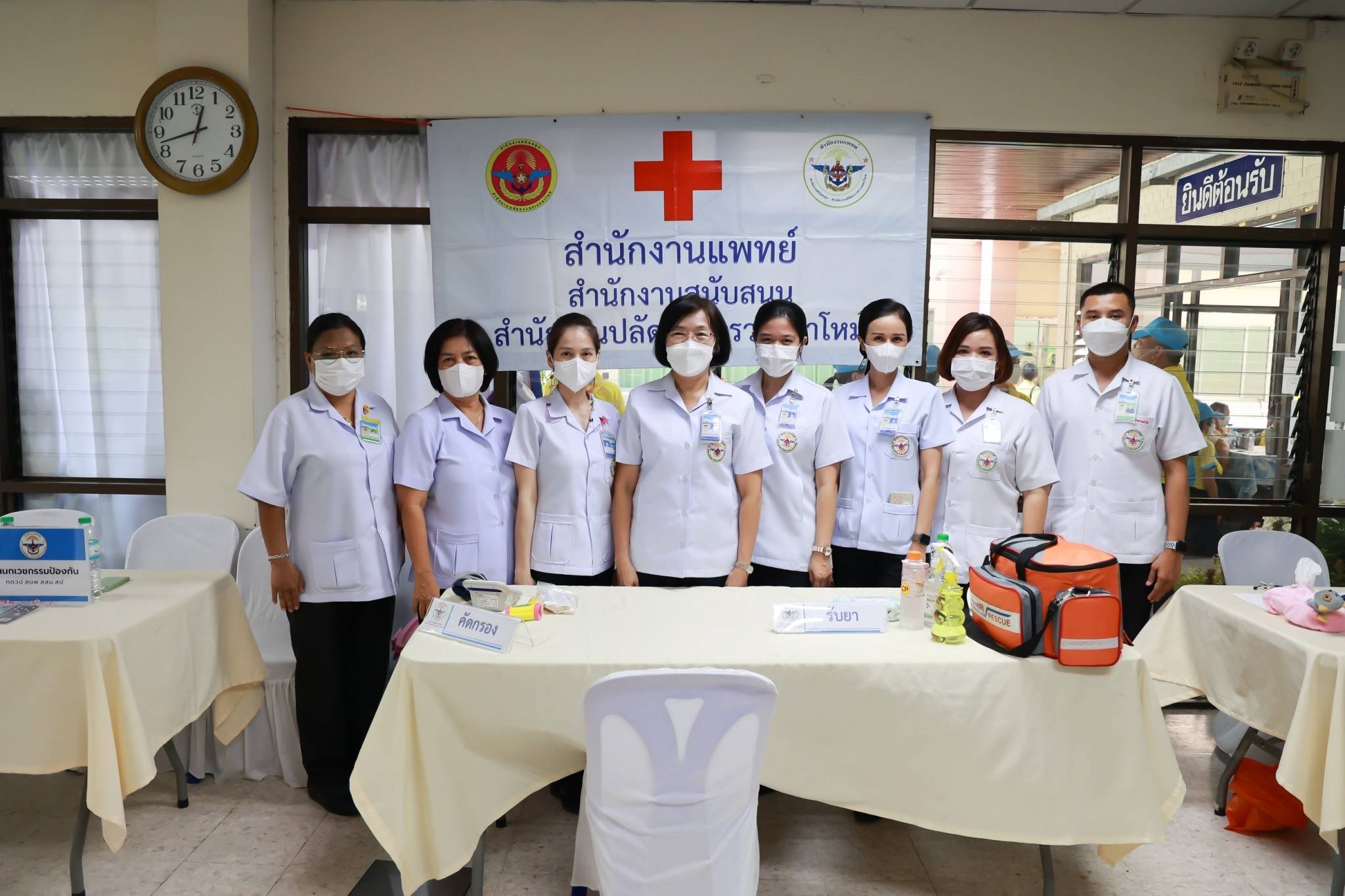 ๑๐๐ นายก สคภ.สป. พร้อมด้วยคณะกรรมการสมาคมฯ ร่วมกิจกรรมจิตอาสาบำเพ็ญสาธารณประโยชน์ และบำเพ็ญสาธารณกุศล เฉลิมพระเกียรติสมเด็จพระนางเจ้าฯ พระบรมราชินี ณ บ้านบางแค ๒ เขตบางแค กรุงเทพฯ