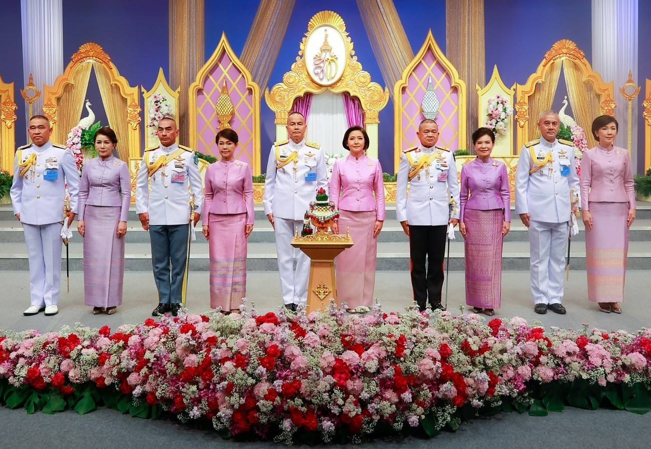 ๐๙๒ ปลัดกระทรวงกลาโหม พร้อมด้วยนายก สคภ.สป. นำผู้บัญชาการเหล่าทัพ พร้อมภริยา บันทึกเทปอาเศียรวาท ...
