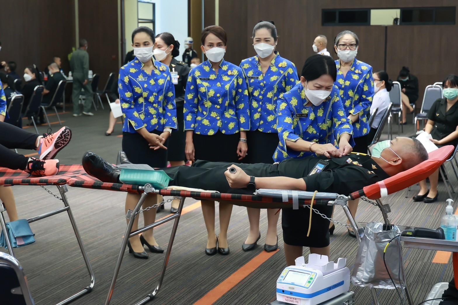 ๐๒๐ อุปนายก สคภ.สป. พร้อมด้วยคณะกรรมการสมาคมฯ ร่วมกิจกรรมบริจาคโลหิตถวายเป็นพระราชกุศล