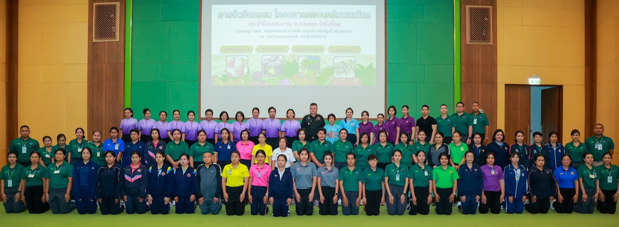 ๑๓๐ นายก สคภ.สป. พร้อมด้วยคณะกรรมการสมาคมฯ ร่วมกิจกรรมโครงการครอบครัวพอเพียง “การปรุงอาหารคลีนและเครื่องดื่มสมูทตี้เพื่อสุขภาพ”