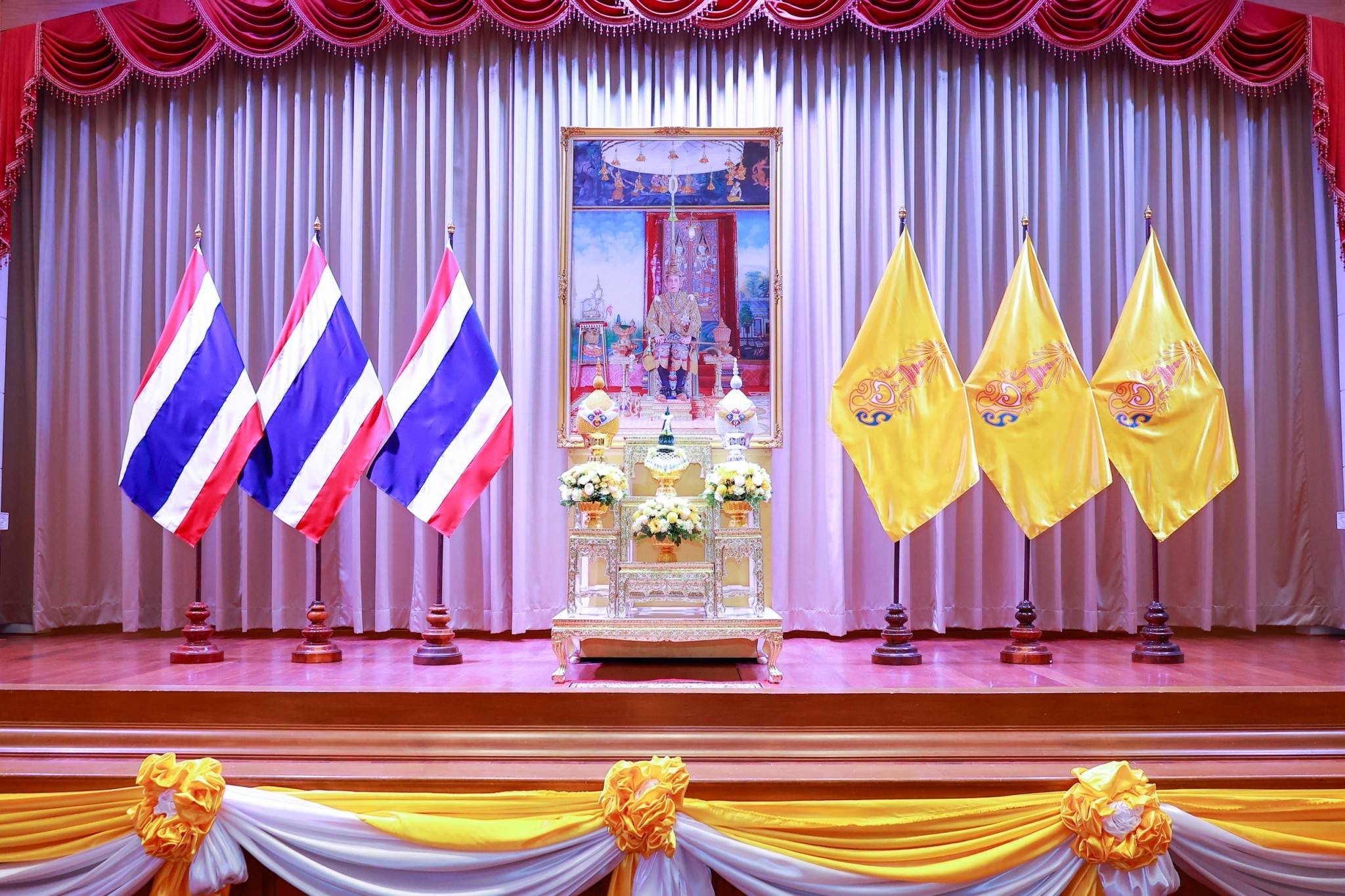 ๐๙๓ ปลัดกระทรวงกลาโหม และนายก สคภ.สป. พร้อมด้วยหัวหน้าหน่วยขึ้นตรงและภริยา ร่วมพิธีลงนามถวายพระพร...