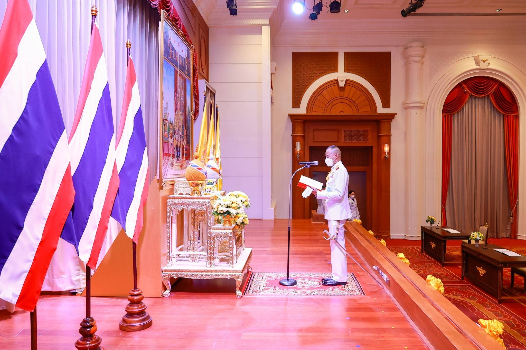 ๐๙๓ ปลัดกระทรวงกลาโหม และนายก สคภ.สป. พร้อมด้วยหัวหน้าหน่วยขึ้นตรงและภริยา ร่วมพิธีลงนามถวายพระพรชัยมงคล เนื่องในวันฉัตรมงคล