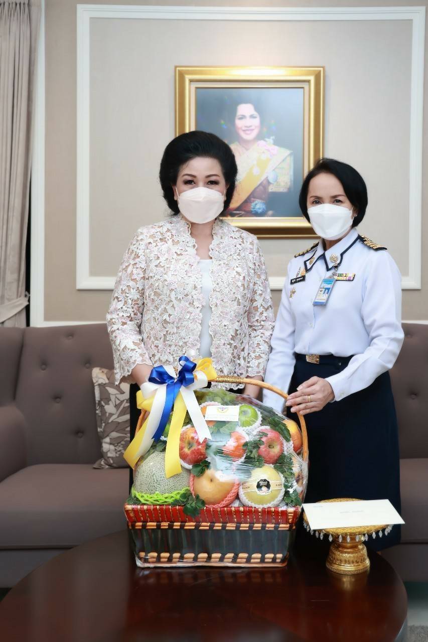 ๐๑๓ ที่ปรึกษานายก สคภ.สป. เป็นผู้แทนเข้าเยี่ยมคารวะคุณนริศรา ทิพยจันทร์