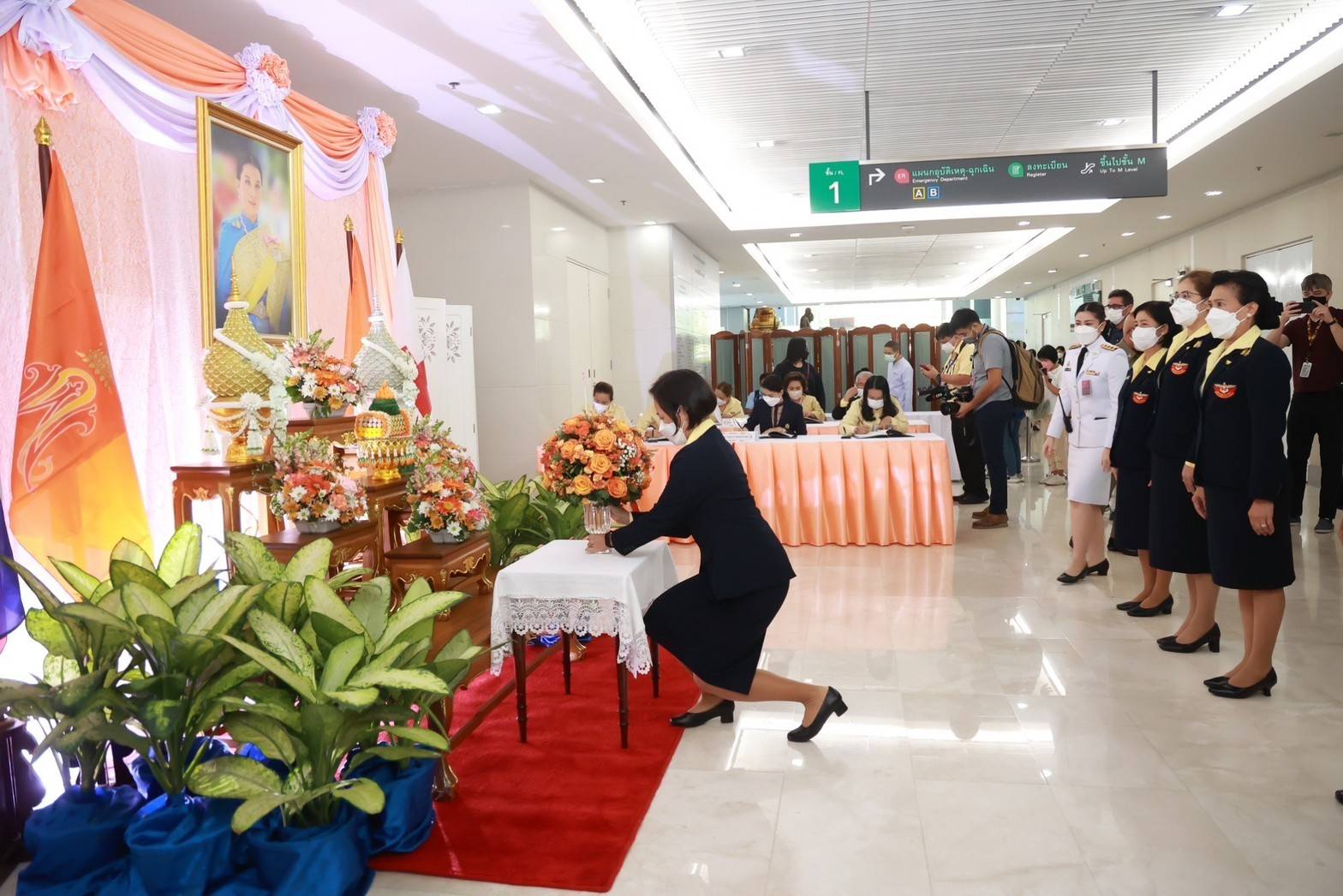 ๐๔๕ นายก สคภ.สป.นำคณะกรรมการสมาคมฯ ลงนามถวายพระพร สมเด็จพระเจ้าลูกเธอ เจ้าฟ้าพัชรกิติยาภา นเรนทิราเทพยวดี กรมหลวงราชสาริณีสิริพัชร มหาวัชรราชธิดา