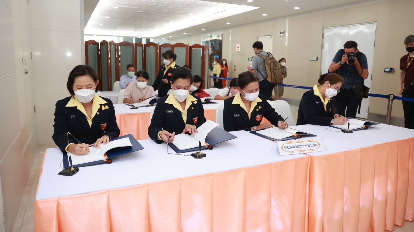 ๐๔๕ นายก สคภ.สป.นำคณะกรรมการสมาคมฯ ลงนามถวายพระพร สมเด็จพระเจ้าลูกเธอ เจ้าฟ้าพัชรกิติยาภา นเรนทิราเทพยวดี กรมหลวงราชสาริณีสิริพัชร มหาวัชรราชธิดา