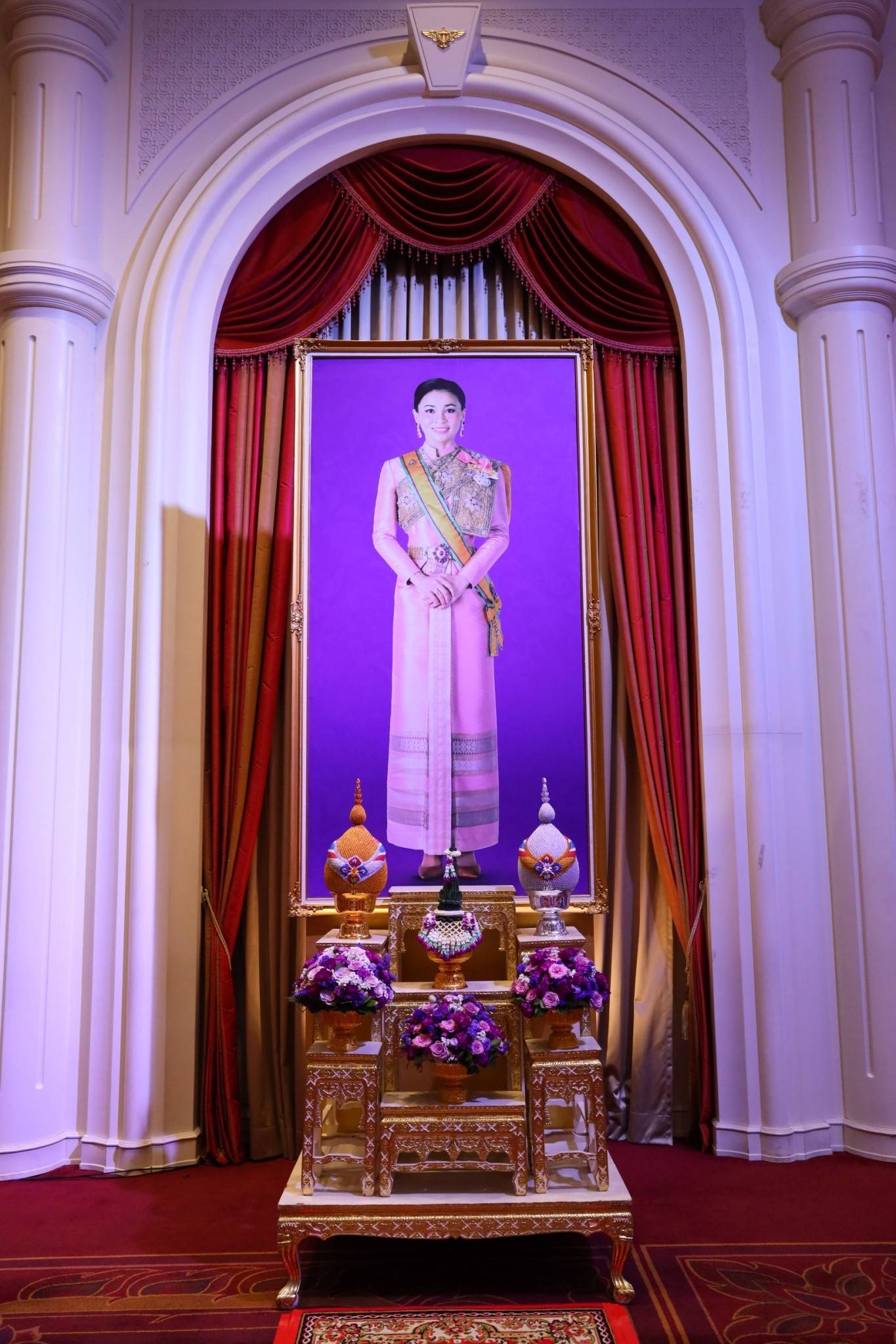 ๑๐๒ ปลัดกระทรวงกลาโหม และนายกสมาคมภริยาฯ พร้อมด้วยหัวหน้าหน่วยขึ้นตรงและภริยา ร่วมพิธีเฉลิมพระเกี...