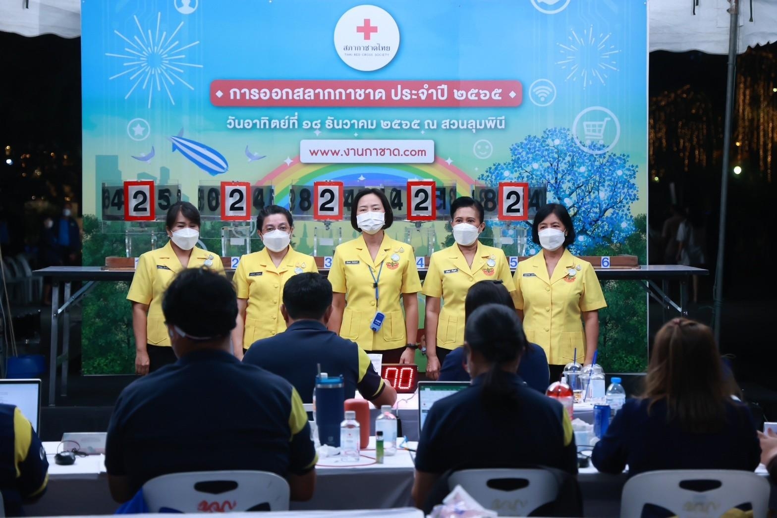 ๐๕๒ นายก สคภ.สป. พร้อมด้วยคณะกรรมการสมาคมฯ เข้าร่วมงานหมุนวงล้อสลากกาชาดประจำปี ๒๕๖๕