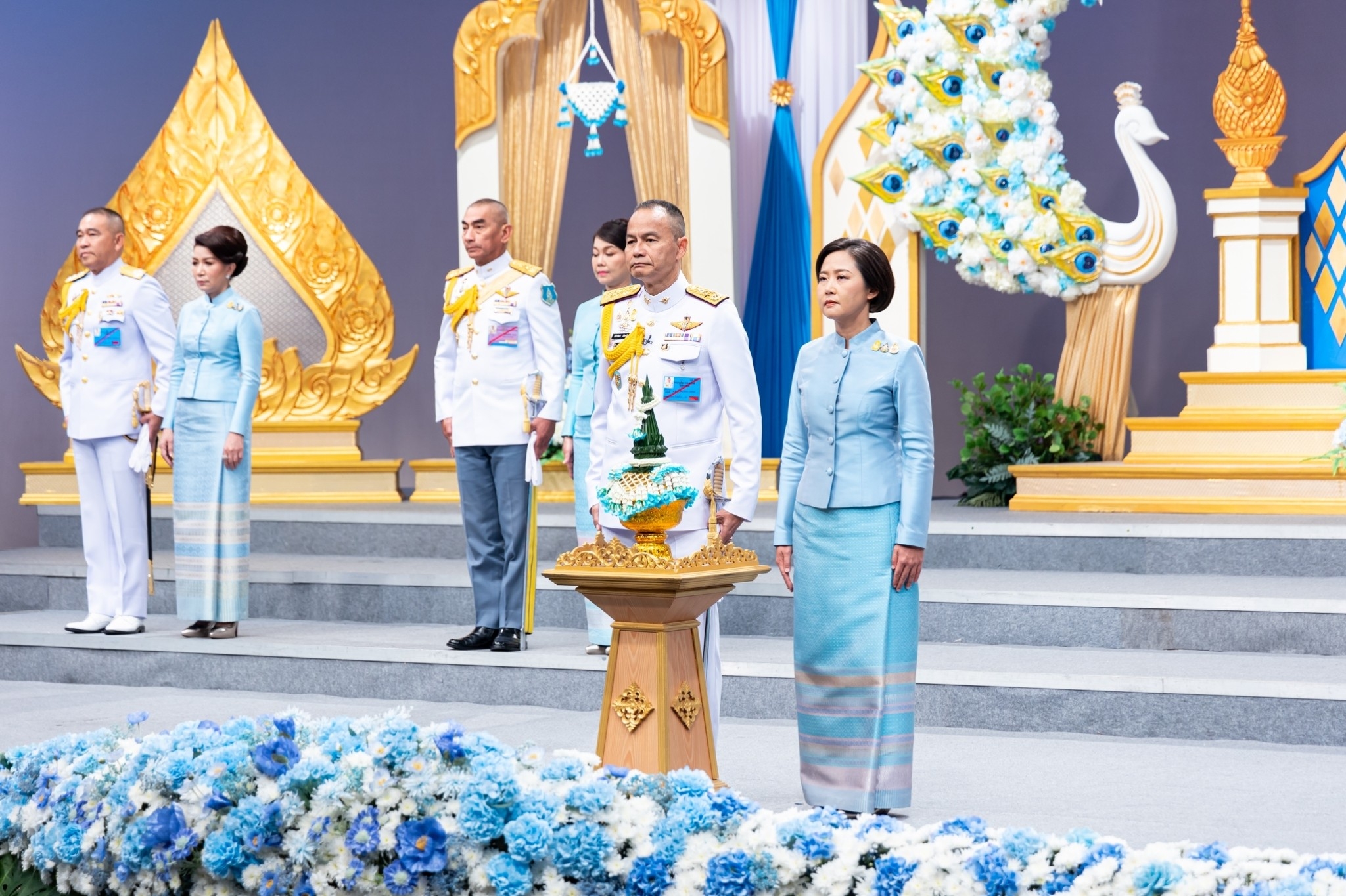 ๑๒๐ ปลัดกระทรวงกลาโหม พร้อมด้วยนายก สคภ.สป. นำผู้บัญชาการเหล่าทัพพร้อมคู่สมรส บันทึกเทปโทรทัศน์อาเศียรวาทถวายพระพรชัยมงคล เนื่องในโอกาสวันเฉลิมพระชนมพรรษา สมเด็จพระนางเจ้าสิริกิติ์ พระบรมราชินีนาถ พระบรมราชชนนีพันปีหลวง ๙๑ พรรษา