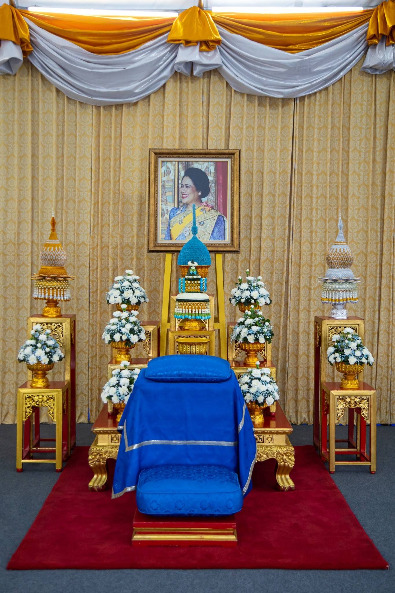 ๑๓๓ ปลัดกระทรวงกลาโหมและนายก สคภ.สป. ร่วมพิธีทำบุญตักบาตรถวายพระราชกุศล เนื่องในโอกาสวันเฉลิมพระชนมพรรษาสมเด็จพระนางเจ้าสิริกิติ์ พระบรมราชินีนาถ พระบรมราชชนนีพันปีหลวง