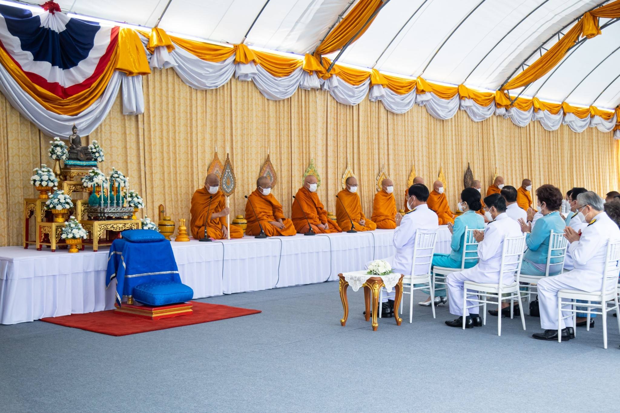 ๑๓๓ ปลัดกระทรวงกลาโหมและนายก สคภ.สป. ร่วมพิธีทำบุญตักบาตรถวายพระราชกุศล เนื่องในโอกาสวันเฉลิมพระชนมพรรษาสมเด็จพระนางเจ้าสิริกิติ์ พระบรมราชินีนาถ พระบรมราชชนนีพันปีหลวง