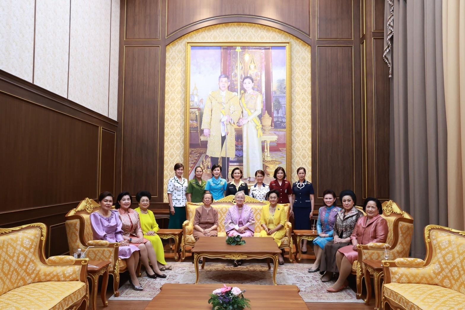 ๐๑๘ นายก สคภ.สป. เป็นประธานจัดงานเลี้ยงรับรอง เนื่องในงานวันคล้ายวันสถาปนาสมาคมภริยาข้าราชการสำนักงานปลัดกระทรวงกลาโหม ครบรอบปีที่ ๓๒