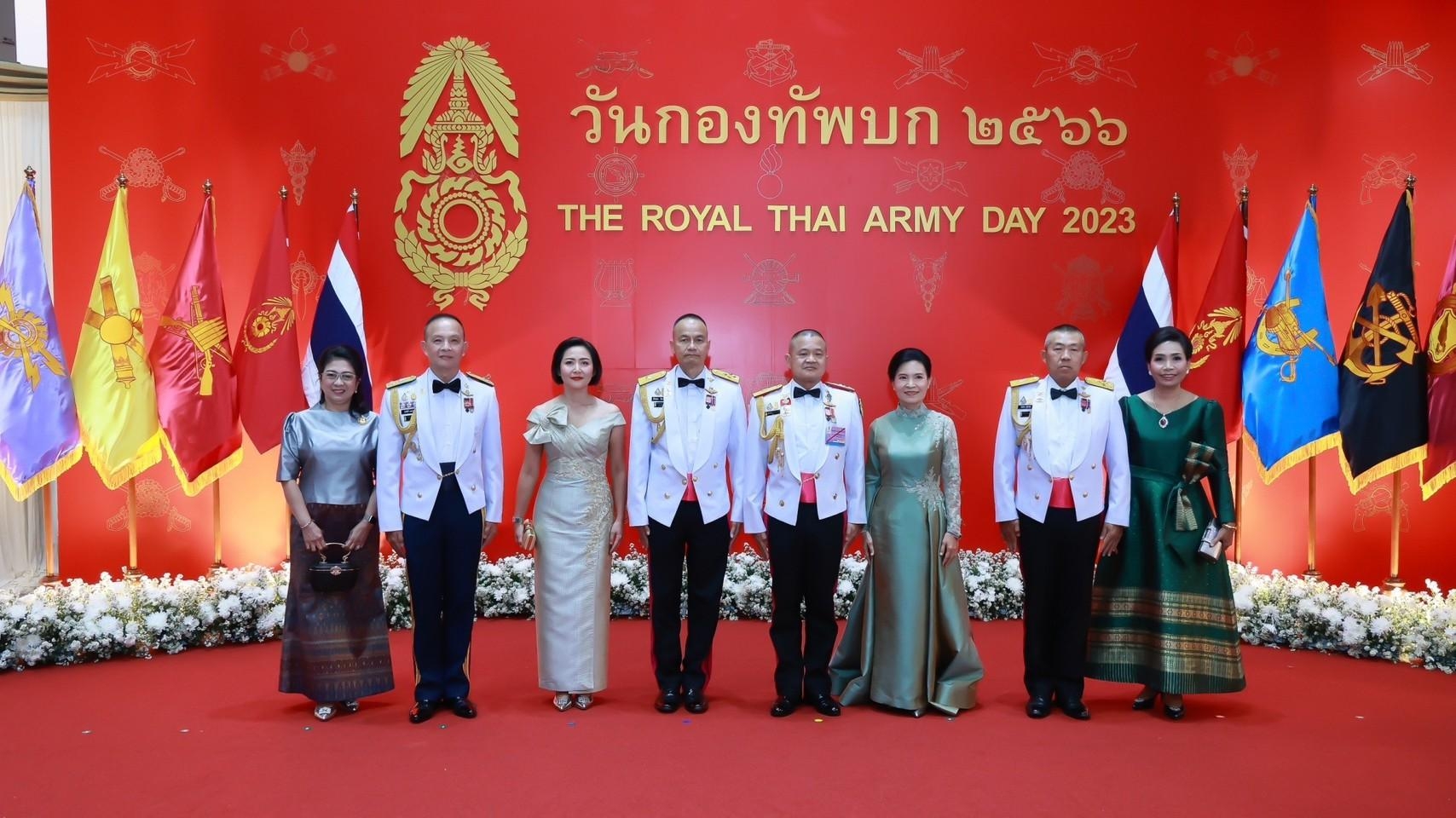 ๐๖๓ ปลัดกระทรวงกลาโหม และนายกสมาคมภริยาฯ ร่วมงานวันกองทัพบก
