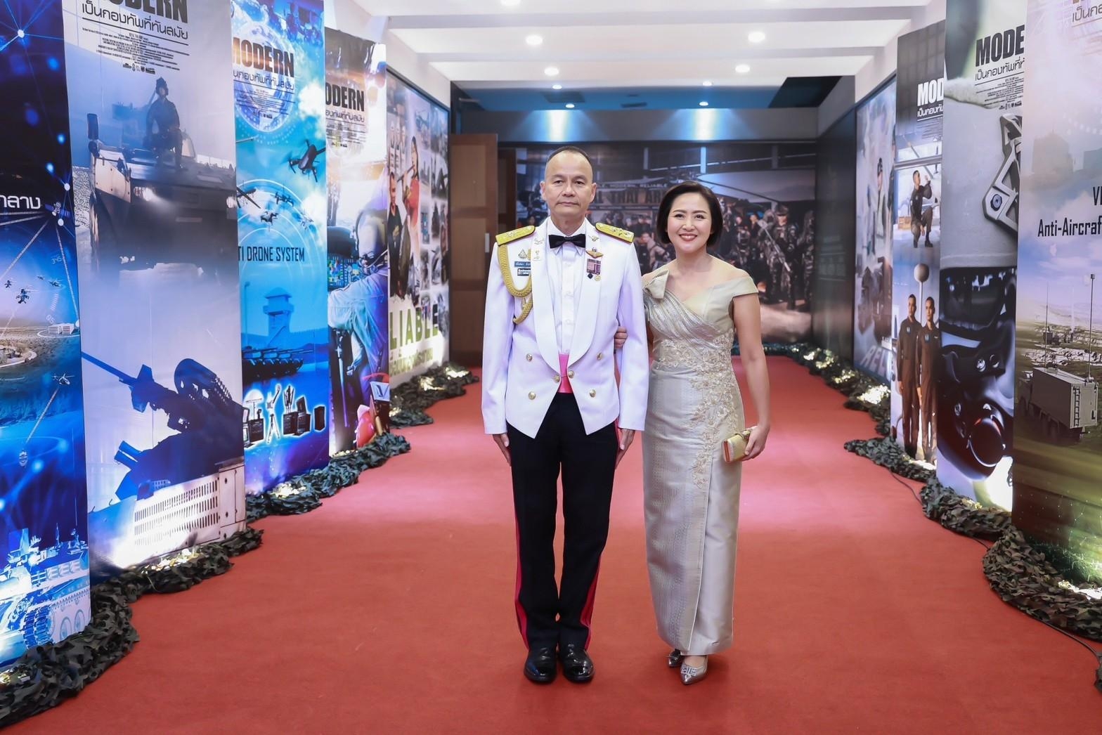 ๐๖๓ ปลัดกระทรวงกลาโหม และนายกสมาคมภริยาฯ ร่วมงานวันกองทัพบก