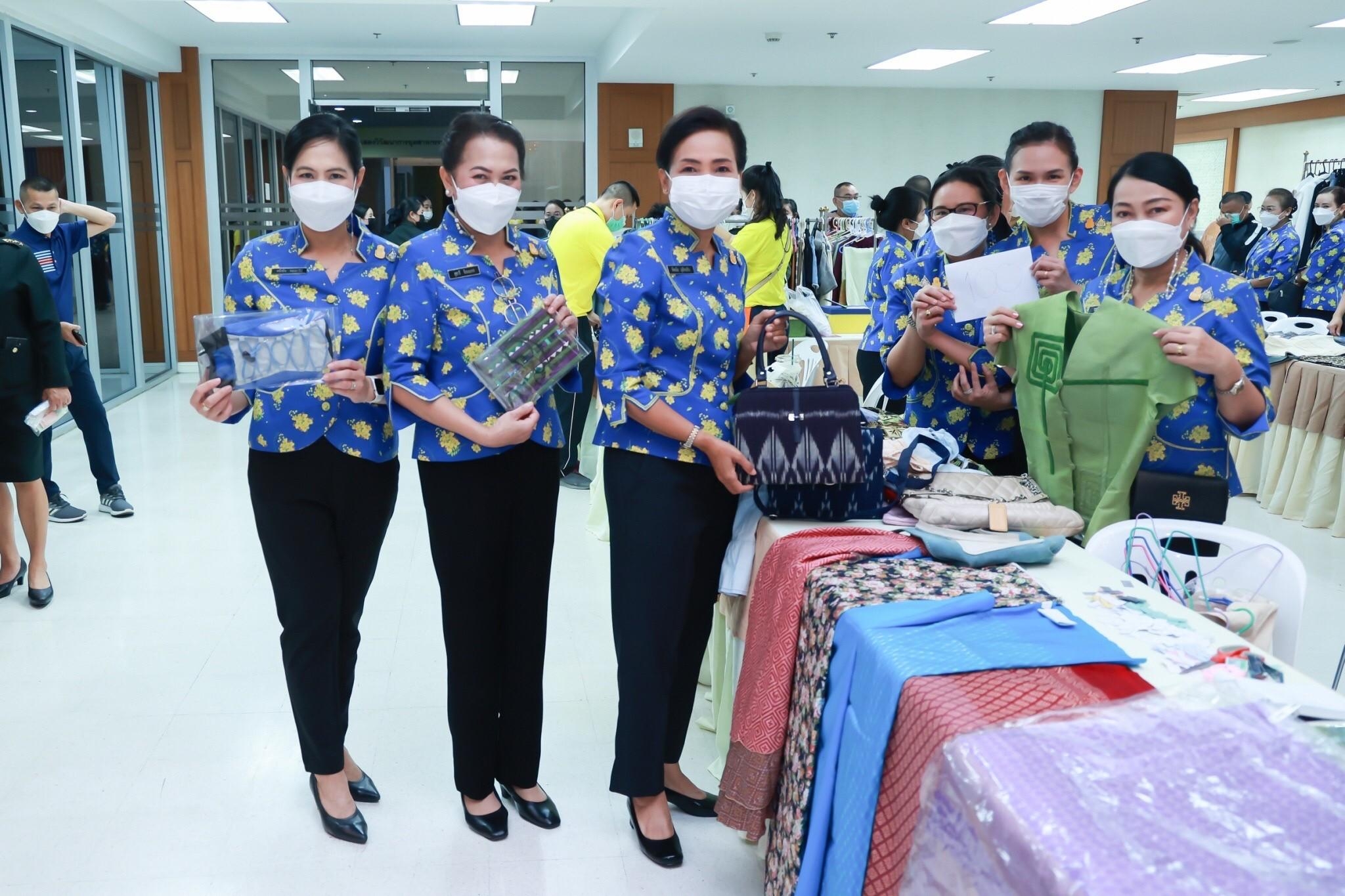 ๐๖๕ กิจกรรมโครงการครอบครัวพอเพียง “ตลาดนัดสมบัติผลัดกันชม”