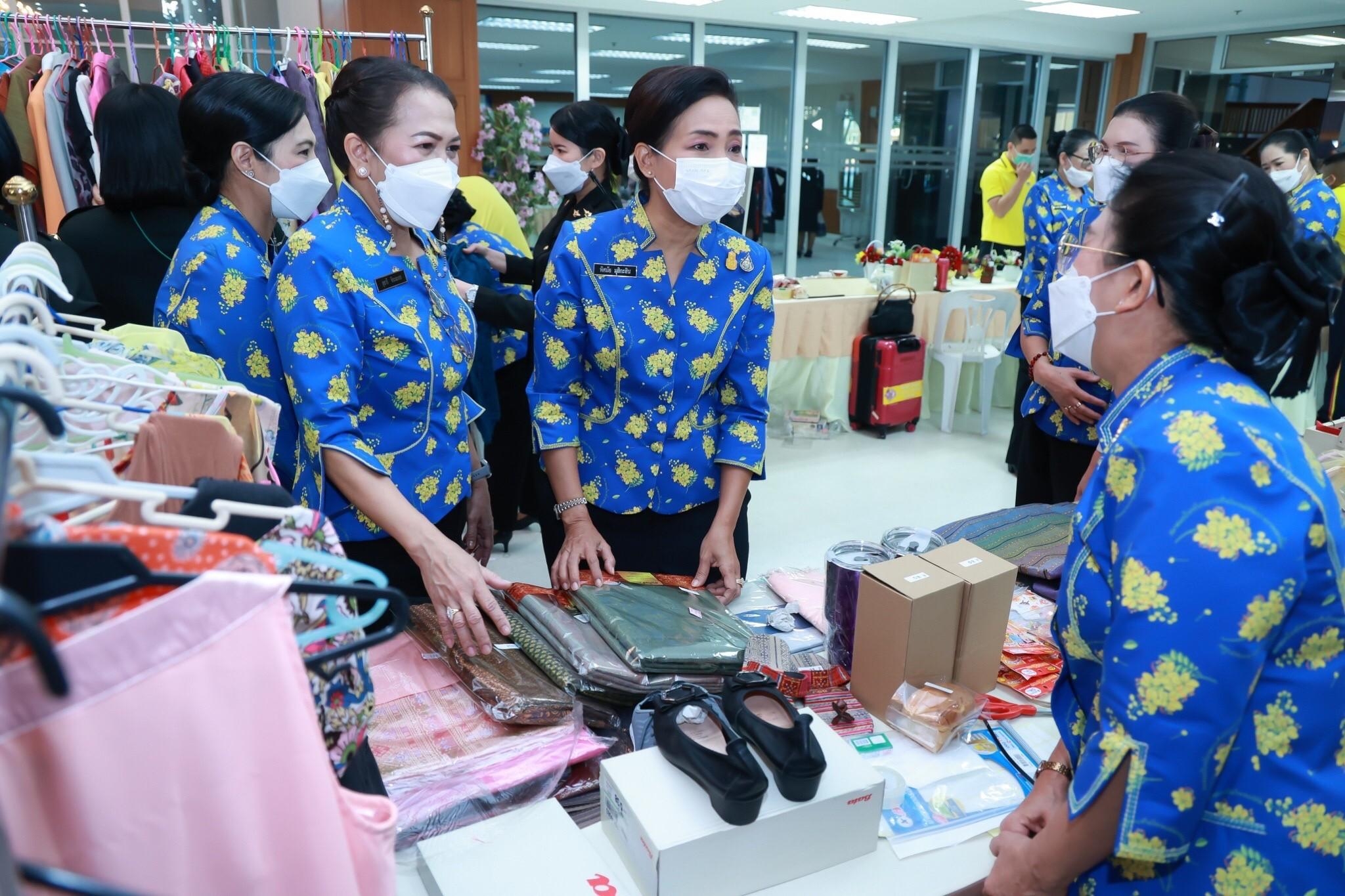 ๐๖๕ กิจกรรมโครงการครอบครัวพอเพียง “ตลาดนัดสมบัติผลัดกันชม”
