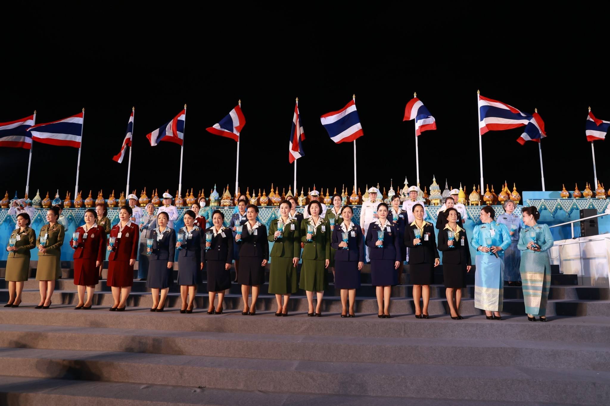 ๑๓๕ พิธีถวายเครื่องราชสักการะ และพิธีจุดเทียนถวายพระพรชัยมงคล เนื่องในโอกาสวันเฉลิมพระชนมพรรษาสมเด็จพระนางเจ้าสิริกิติ์ พระบรมราชินีนาถ พระบรมราชชนนีพันปีหลวง