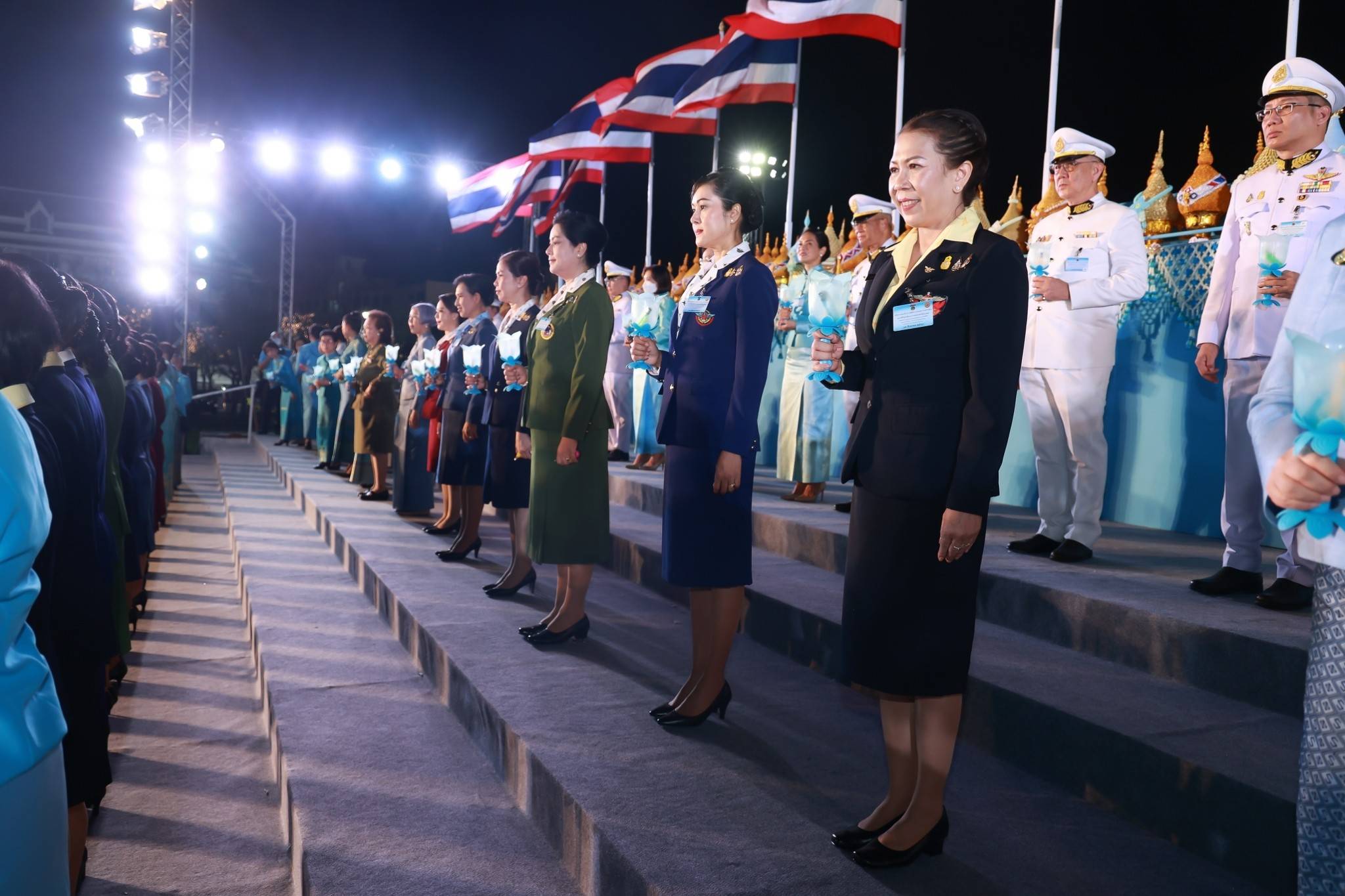 ๑๓๕ พิธีถวายเครื่องราชสักการะ และพิธีจุดเทียนถวายพระพรชัยมงคล เนื่องในโอกาสวันเฉลิมพระชนมพรรษาสมเด็จพระนางเจ้าสิริกิติ์ พระบรมราชินีนาถ พระบรมราชชนนีพันปีหลวง