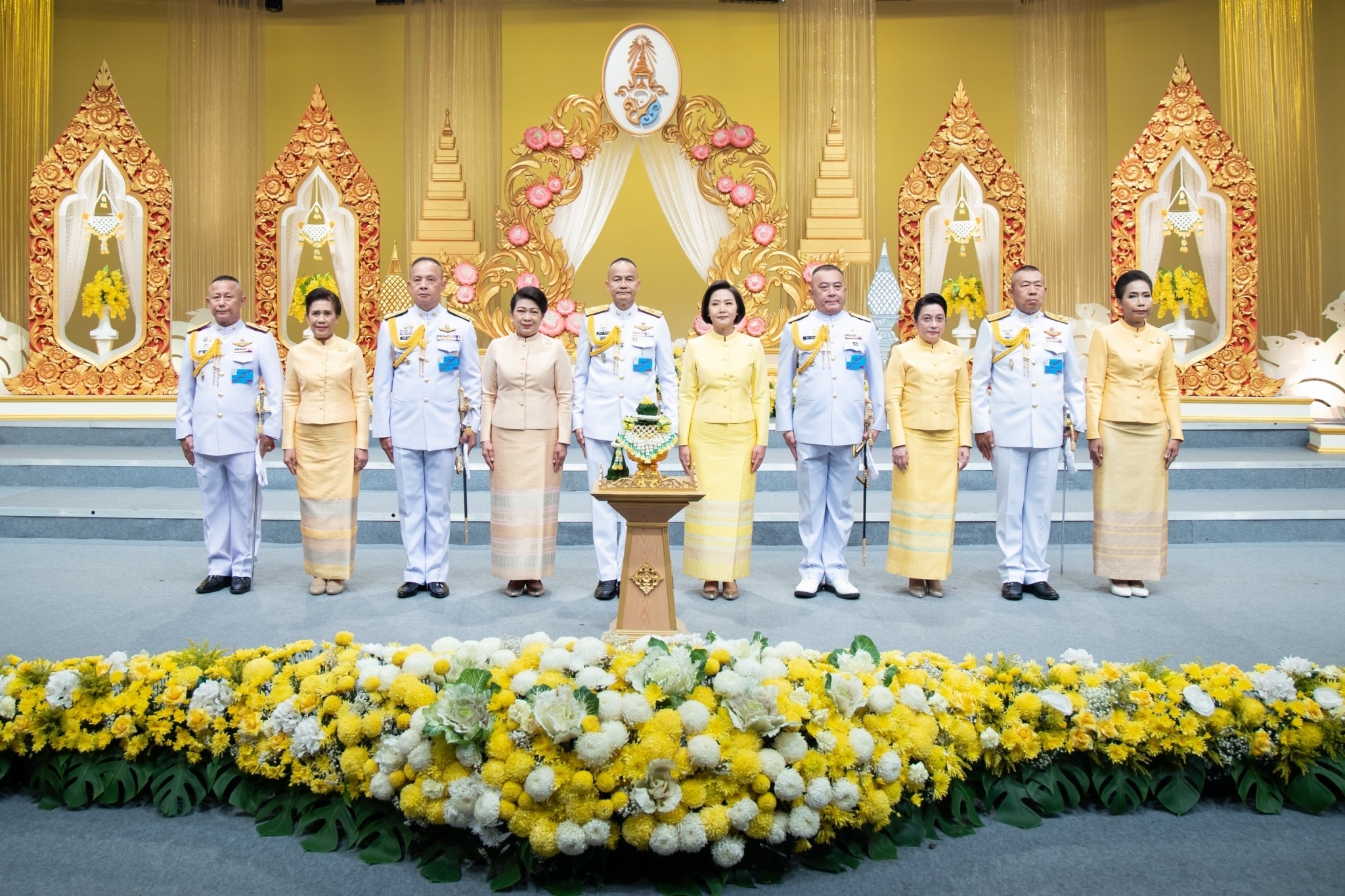 ๑๑๔ ปลัดกระทรวงกลาโหม พร้อมด้วยนายกสมาคมภริยาฯ นำคณะนายทหารชั้นผู้ใหญ่พร้อมคู่สมรส บันทึกเทปโทรทัศน์อาเศียรวาทถวายพระพรชัยมงคล เนื่องในโอกาสวันเฉลิมพระชนมพรรษา พระบาทสมเด็จพระเจ้าอยู่หัว