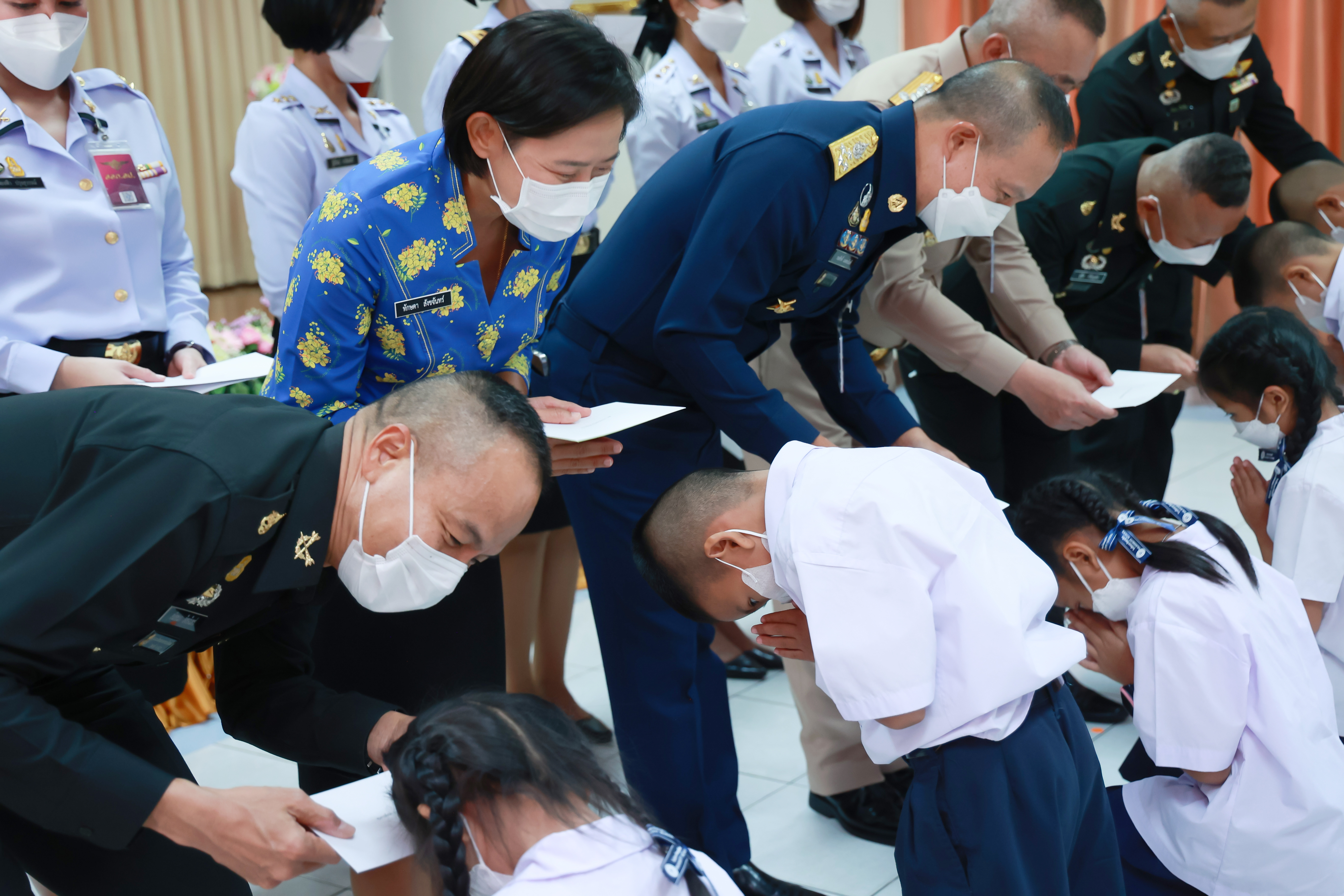 ๑๓๙ พิธีมอบเกียรติบัตรและทุนการศึกษานักเรียน ณ โรงเรียนกลาโหมอุทิศ อำเภอเมือง จังหวัดนนทบุรี