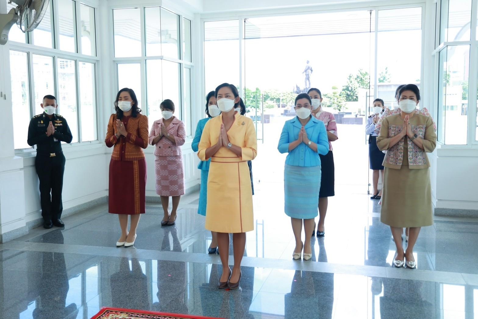 ๐๐๒ นายก สคภ.สป. และอุปนายกฯ เข้าสักการะสิ่งศักดิ์สิทธิ์ ณ พื้นที่ศรีสมาน