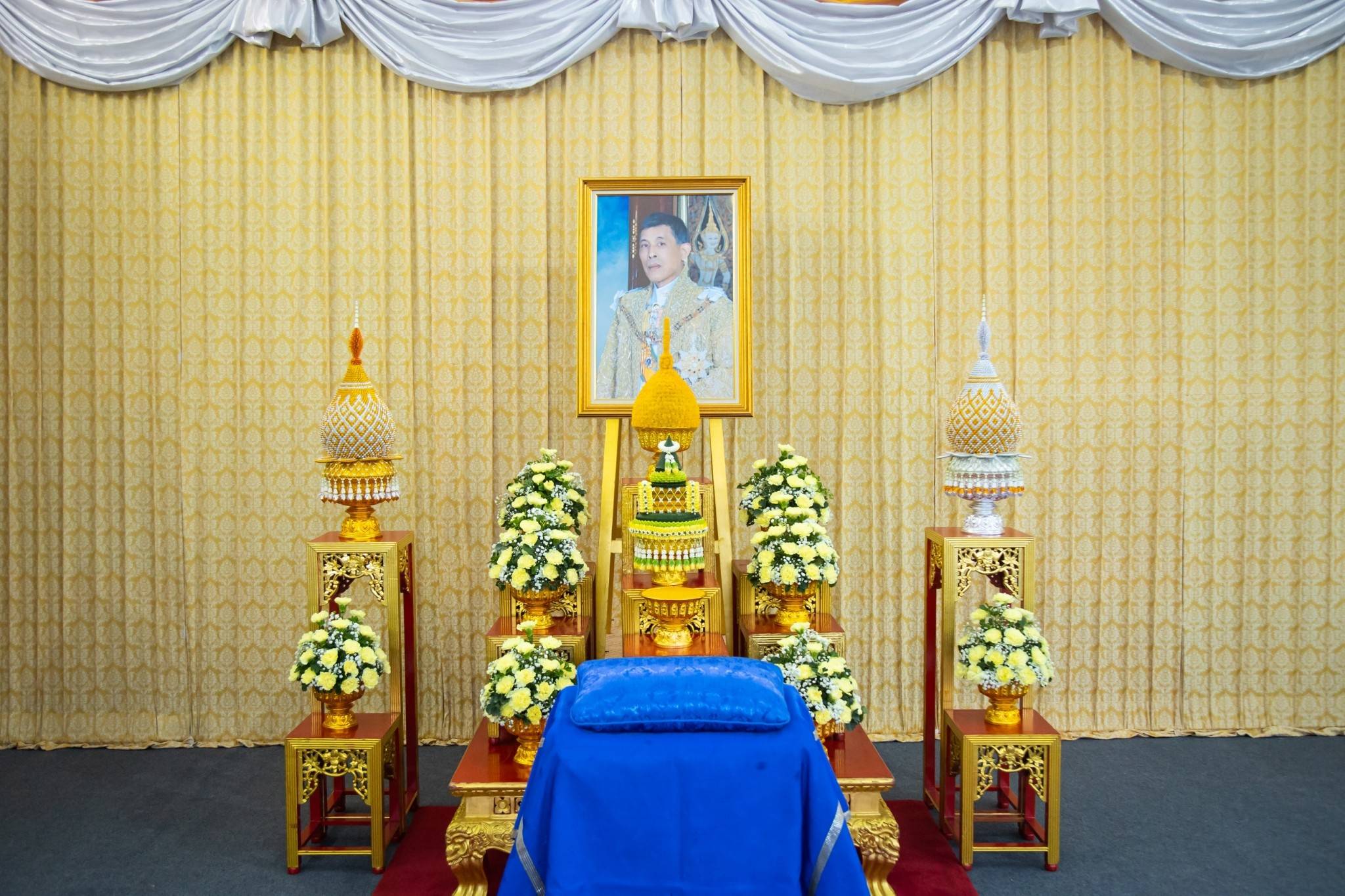 ๑๒๓ ปลัดกระทรวงกลาโหมและนายก สคภ.สป. ร่วมพิธีทำบุญตักบาตรถวายพระราชกุศล เนื่องในโอกาสวันเฉลิมพระช...