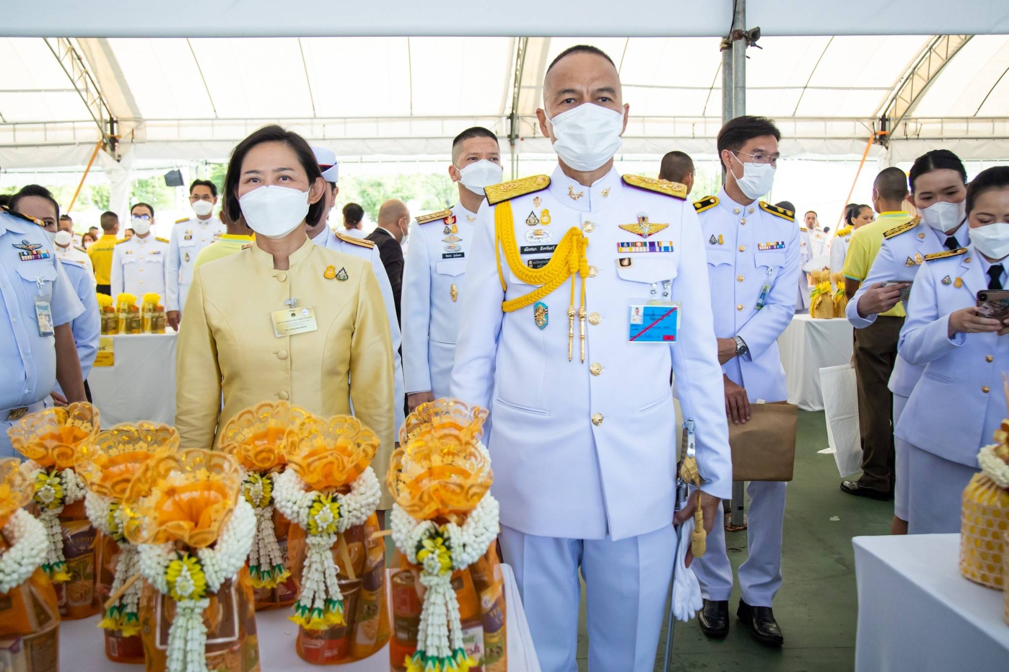 ๑๒๓ ปลัดกระทรวงกลาโหมและนายก สคภ.สป. ร่วมพิธีทำบุญตักบาตรถวายพระราชกุศล เนื่องในโอกาสวันเฉลิมพระชนมพรรษาพระบาทสมเด็จพระเจ้าอยู่หัว ๗๑ พรรษา