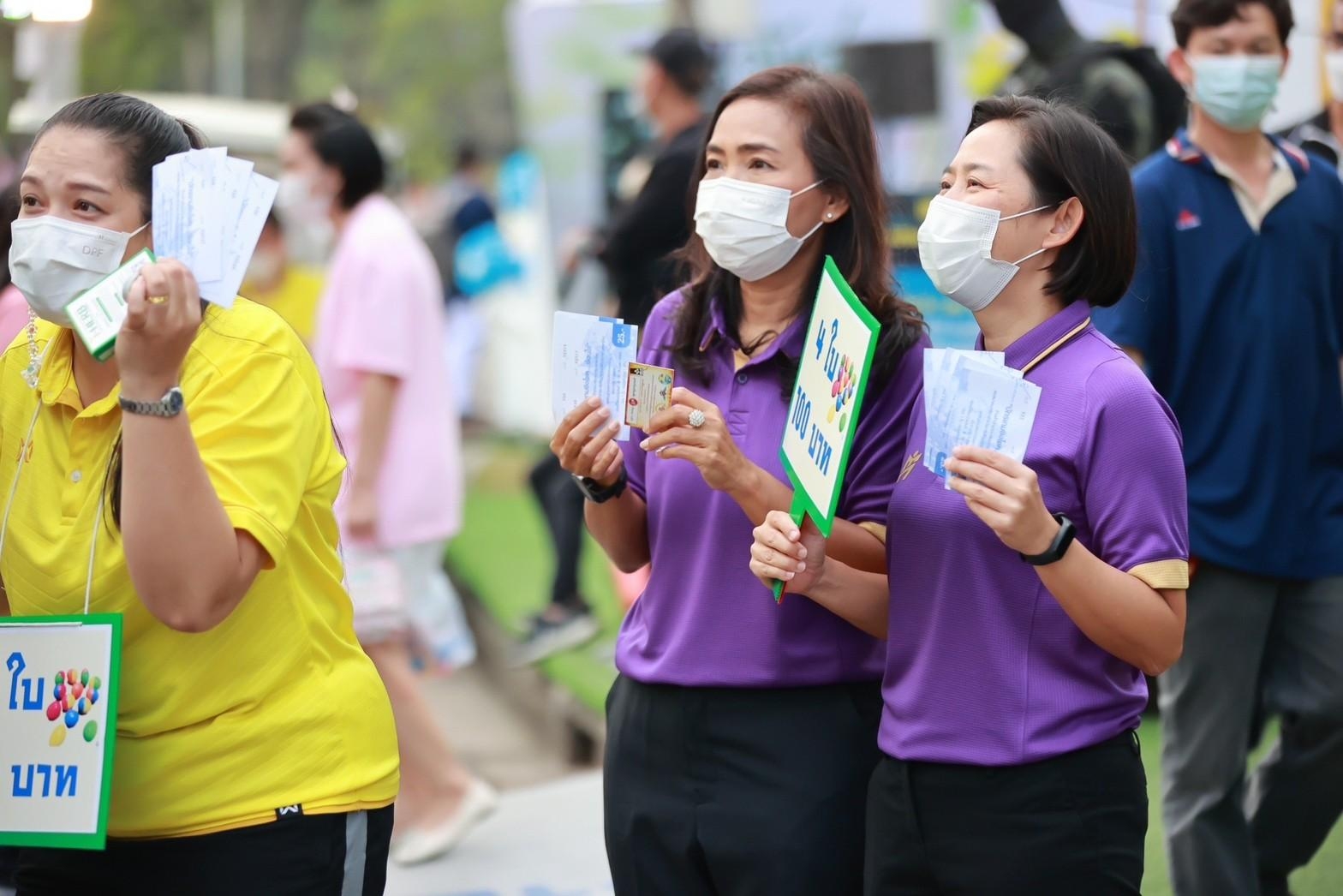 ๐๕๑ บรรยากาศการออกร้านของ สำนักงานปลัดกระทรวงกลาโหม และสมาคมภริยาข้าราชการสำนักงานปลัดกระทรวงกลาโหม ในงานกาชาดประจำปี ๒๕๖๕