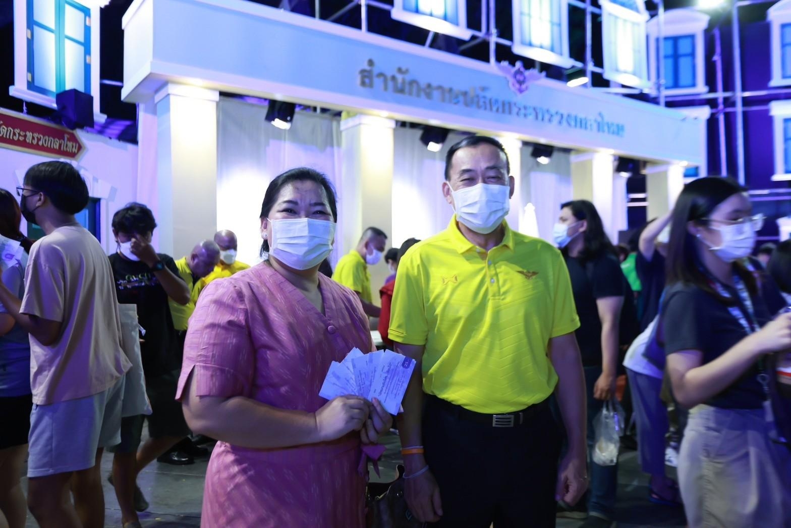 ๐๕๑ บรรยากาศการออกร้านของ สำนักงานปลัดกระทรวงกลาโหม และสมาคมภริยาข้าราชการสำนักงานปลัดกระทรวงกลาโหม ในงานกาชาดประจำปี ๒๕๖๕