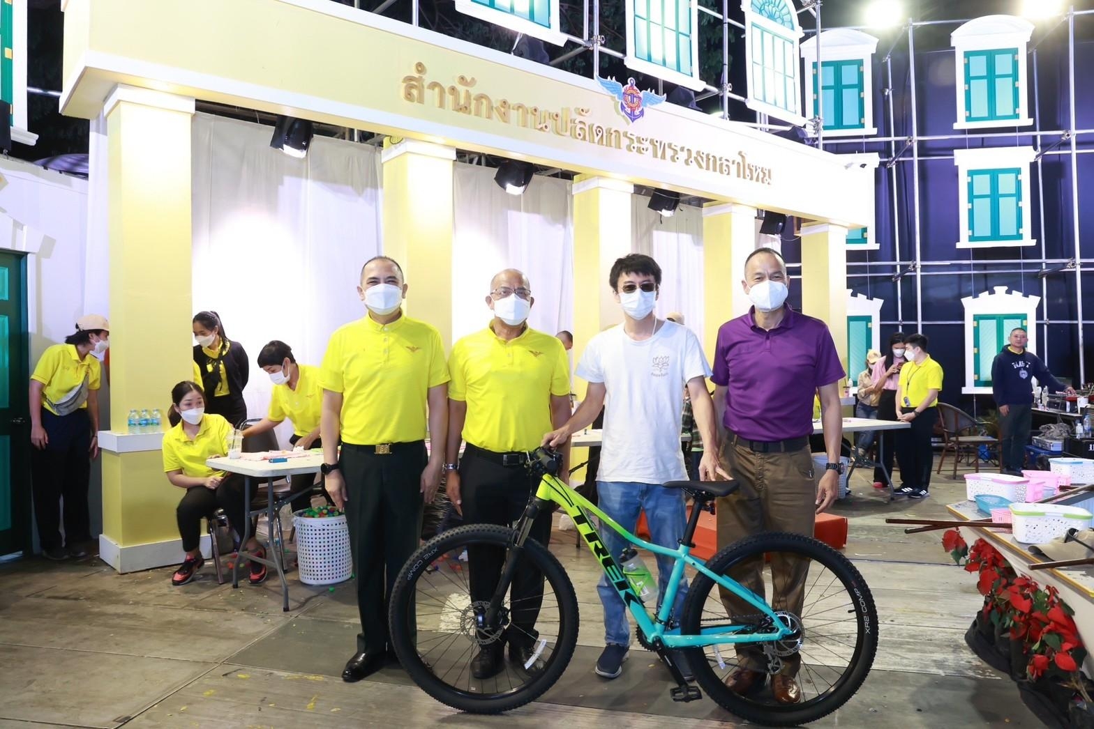๐๕๑ บรรยากาศการออกร้านของ สำนักงานปลัดกระทรวงกลาโหม และสมาคมภริยาข้าราชการสำนักงานปลัดกระทรวงกลาโหม ในงานกาชาดประจำปี ๒๕๖๕