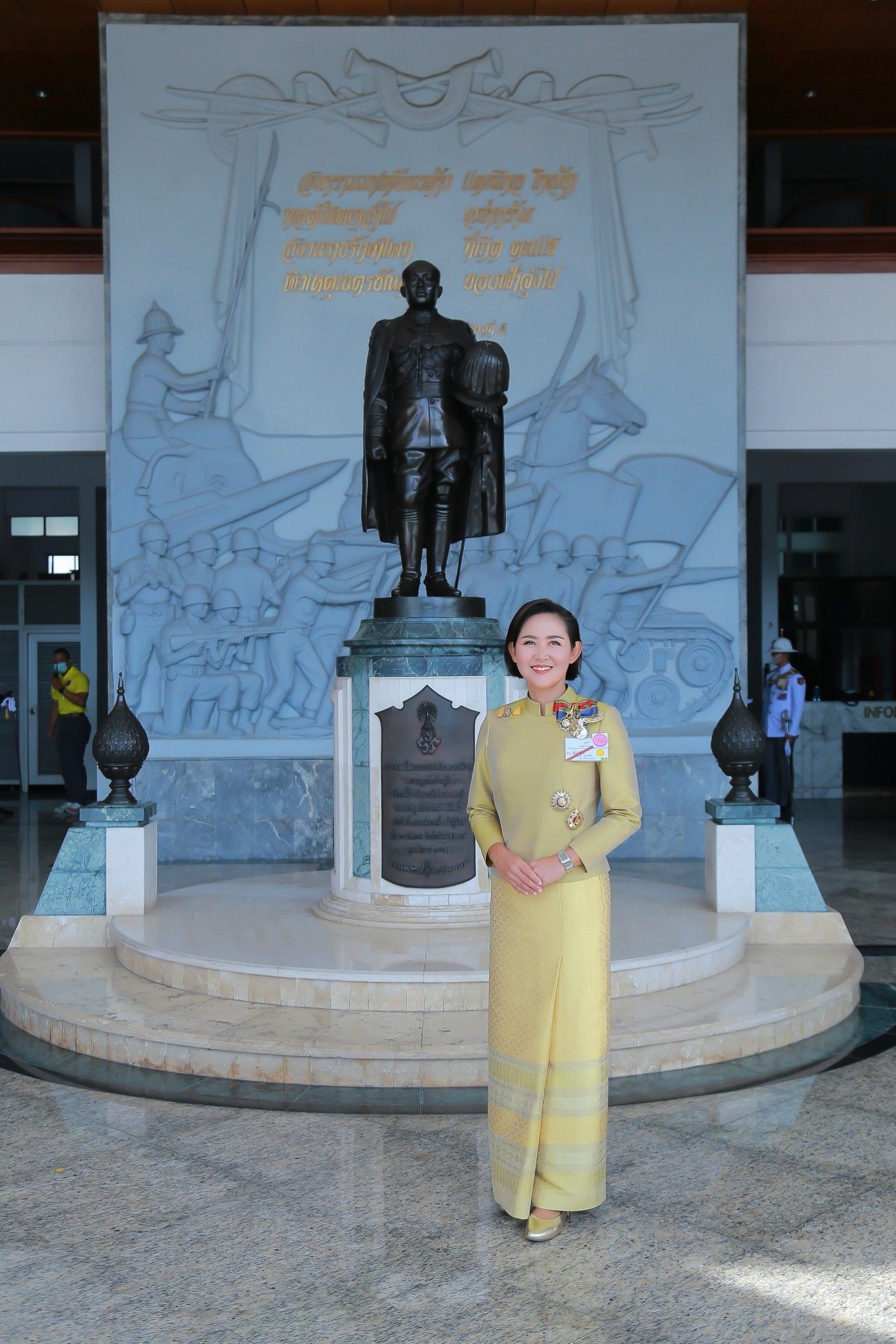 ๐๐๕ นายกสมาคมภริยาฯ ร่วมพิธีเปิดพระบรมราชานุสาวรีย์พระบาทสมเด็จพระบรมชนกาธิเบศร มหาภูมิพลอดุลยเดชมหาราช บรมนาถบพิตร ณ อทุยานเฉลิมพระเกียรติฯ