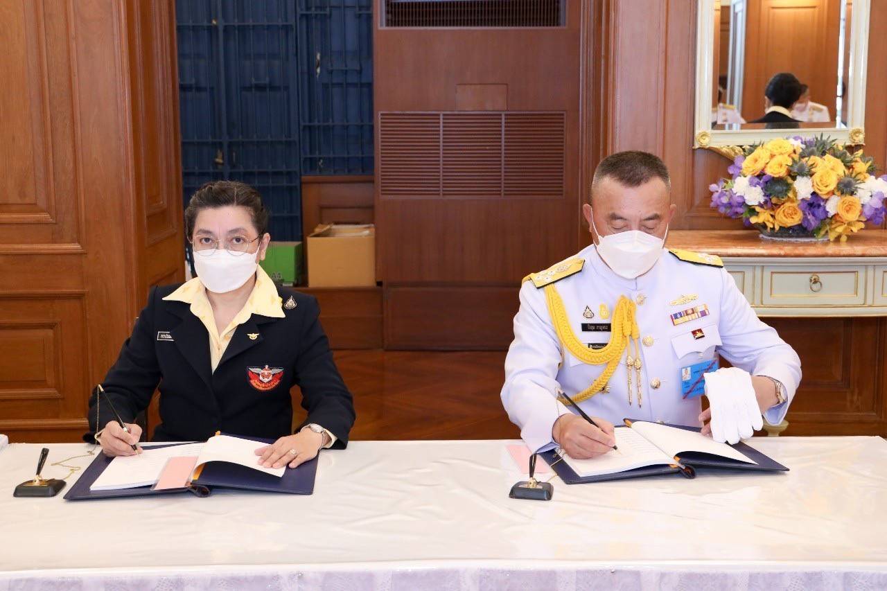 ๐๕๘ ปลัดกระทรวงกลาโหมและนายก สคภ.สป. นำคณะนายทหารชั้นผู้ใหญ่และภริยา ทูลเกล้าฯ ถวายแจกันดอกไม้ พร้อมลงนามถวายพระพร สมเด็จพระเจ้าลูกเธอ เจ้าฟ้าสิริวัณณวรี นารีรัตนราชกัญญา เนื่องในโอกาสวันคล้ายวันประสูติ (๘ ม.ค.๖๖)