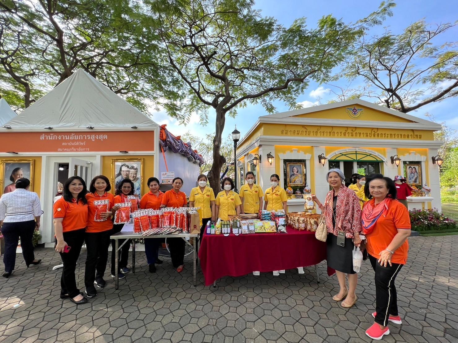 ๐๔๗ บรรยากาศการออกร้านจำหน่ายสินค้าของ สคภ. ประจำปี ๒๕๖๕"สป. ในงาน "เพื่อนพึ่ง (ภาฯ) ประจำปี ๒๕๖๕"