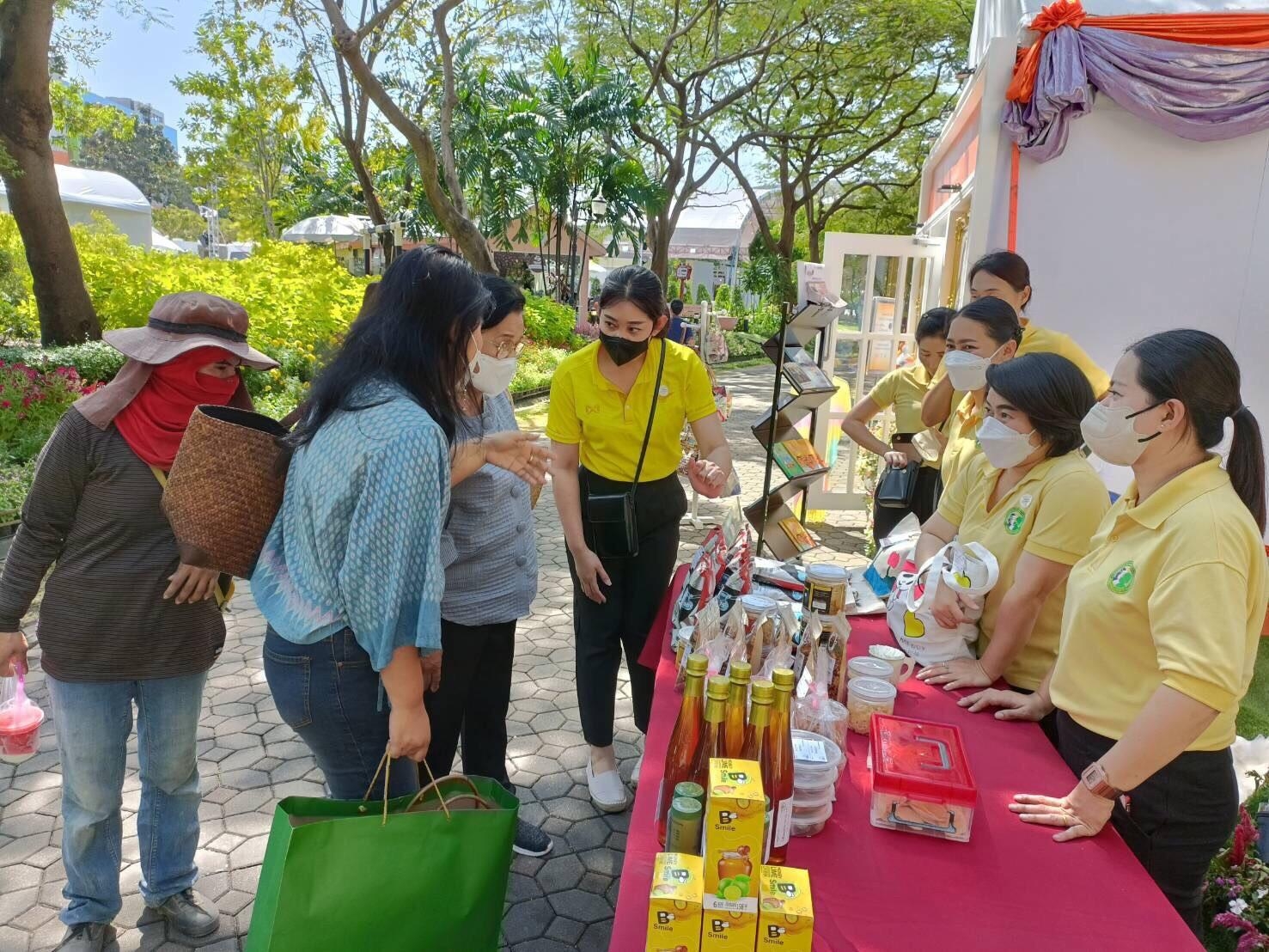 ๐๔๗ บรรยากาศการออกร้านจำหน่ายสินค้าของ สคภ. ประจำปี ๒๕๖๕"สป. ในงาน "เพื่อนพึ่ง (ภาฯ) ประจำปี ๒๕๖๕"