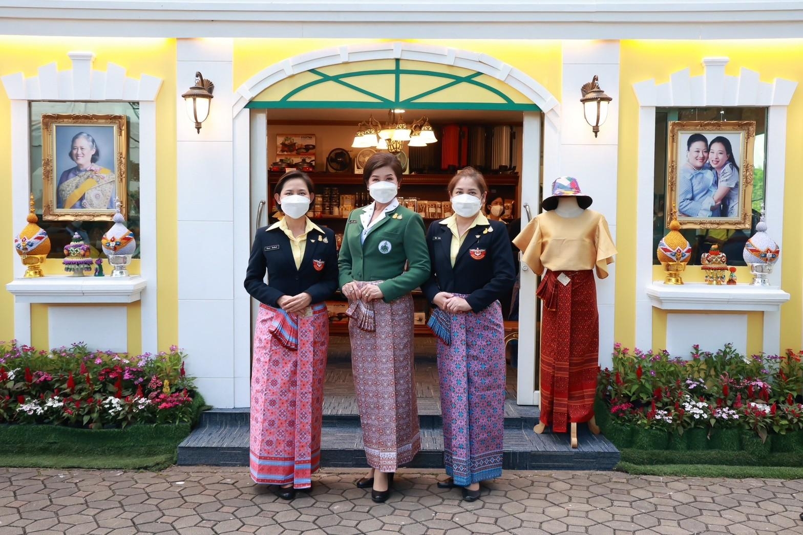 ๐๔๗ บรรยากาศการออกร้านจำหน่ายสินค้าของ สคภ. ประจำปี ๒๕๖๕"สป. ในงาน "เพื่อนพึ่ง (ภาฯ) ประจำปี ๒๕๖๕"
