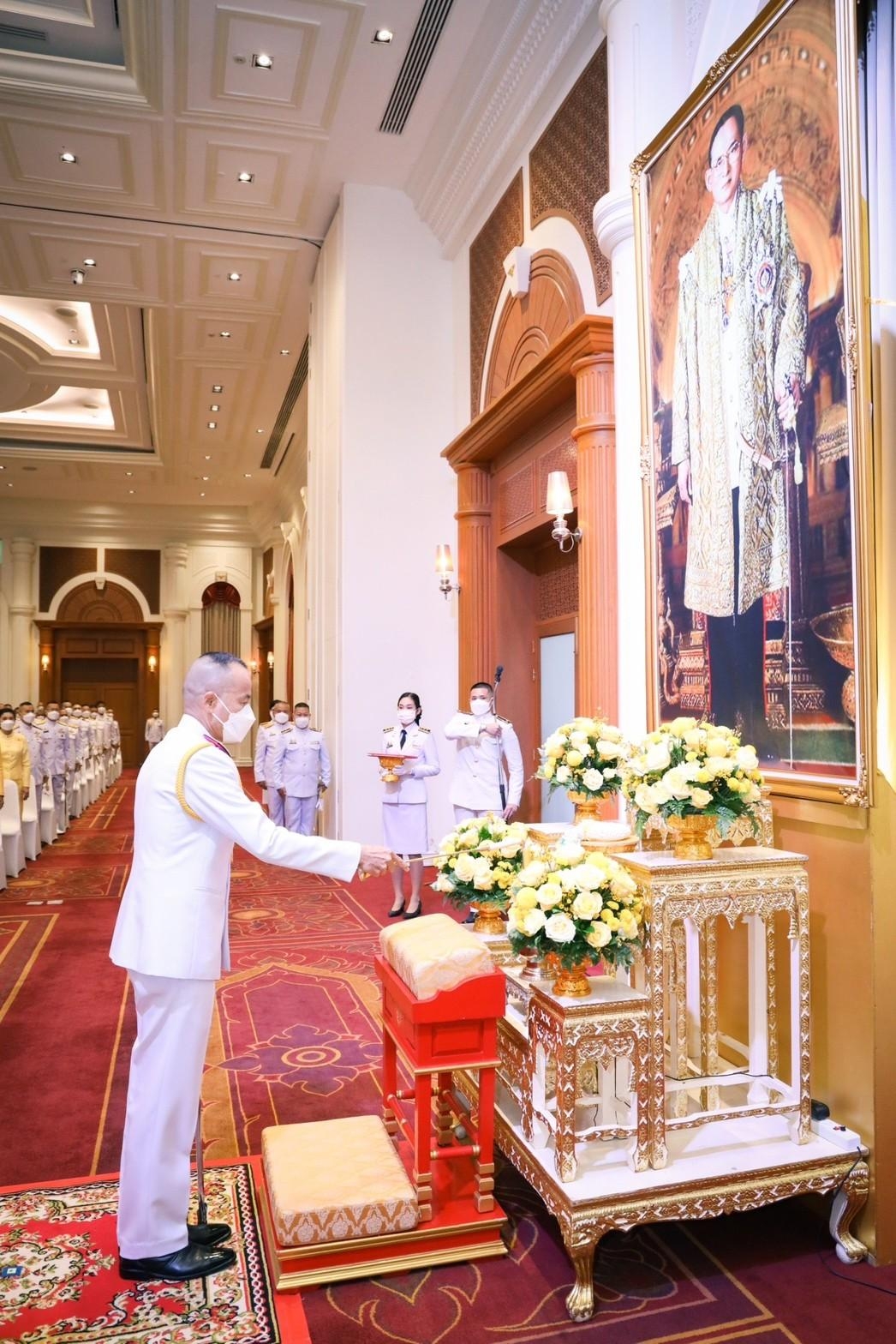 ๐๓๒ นายก สคภ.สป. พร้อมด้วยคณะกรรมการสมาคมฯ ร่วมพิธีสวดพระพุทธมนต์และพิธีทำบุญตักบาตรถวายเป็นพระราชกุศล