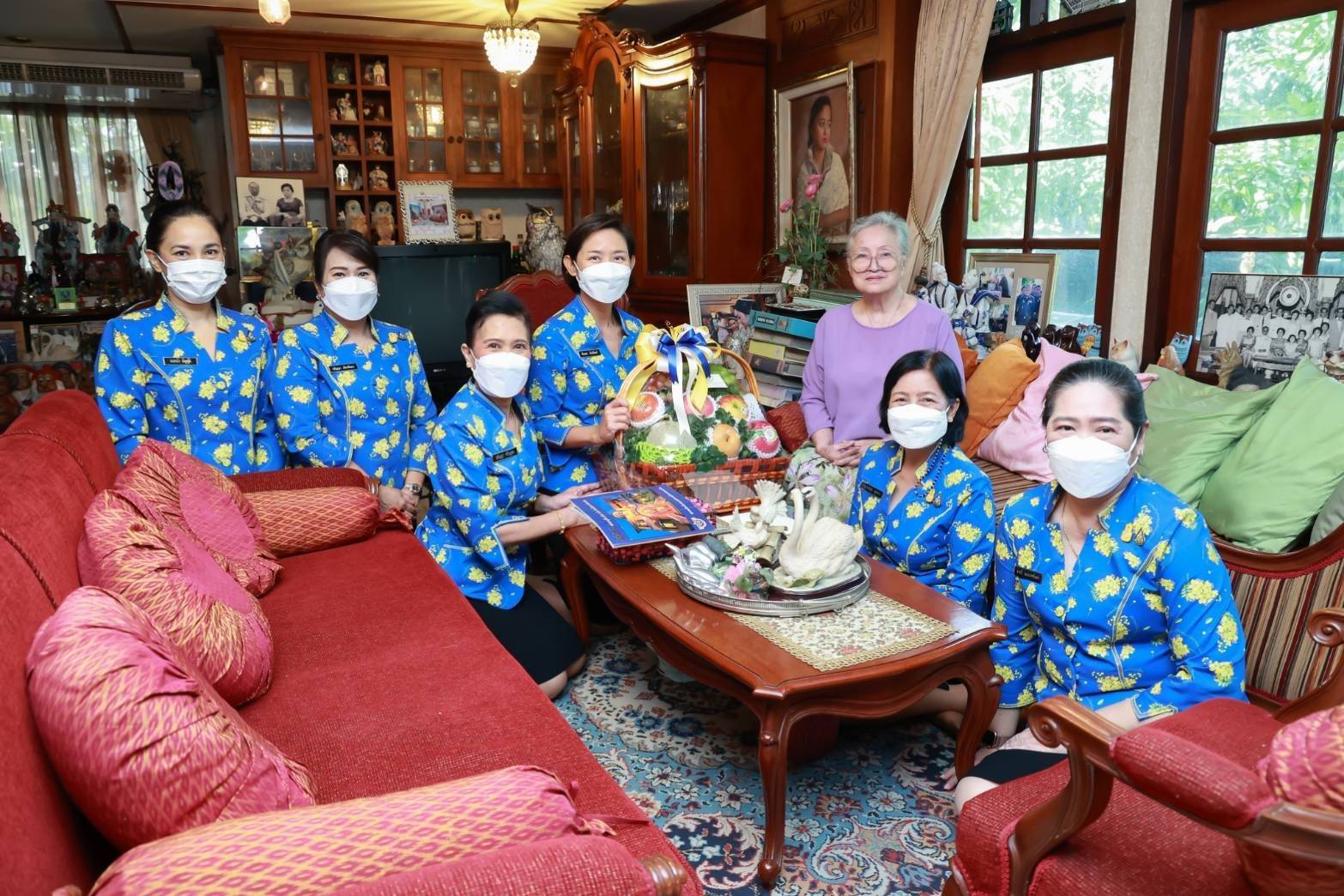 ๐๑๒ นายก สคภ.สป. นำคณะเข้าเยี่ยมคารวะคุณหญิงสรัสนันท์ เรืองตระกูล