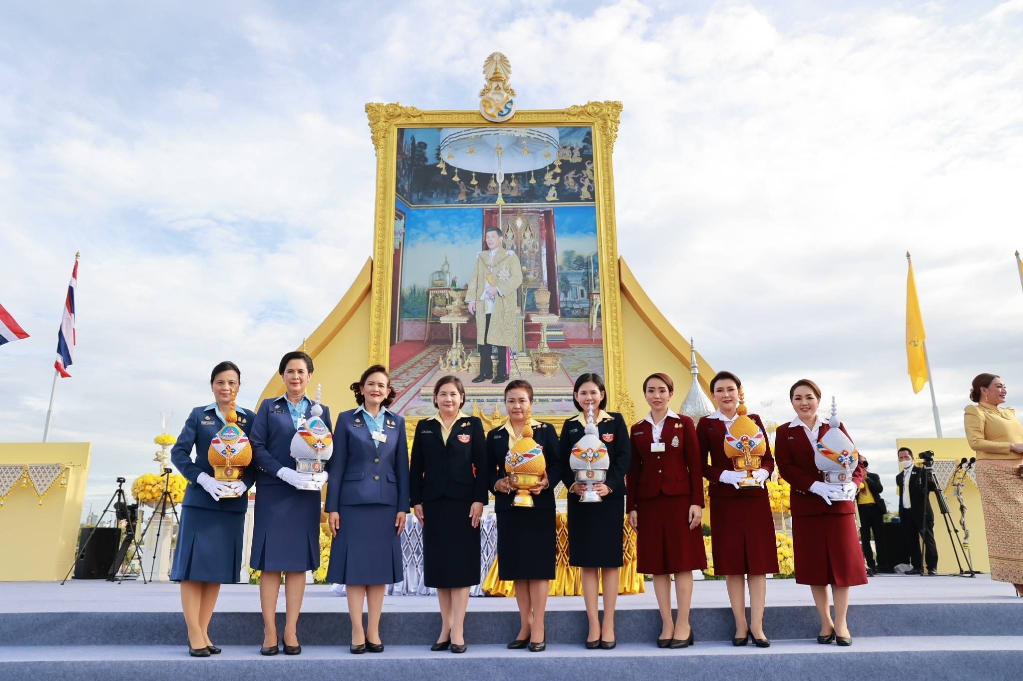 ๑๒๕ พิธีถวายเครื่องราชสักการะ และพิธีจุดเทียนถวายพระพรชัยมงคล เนื่องในโอกาสวันเฉลิมพระชนมพรรษาพระ...