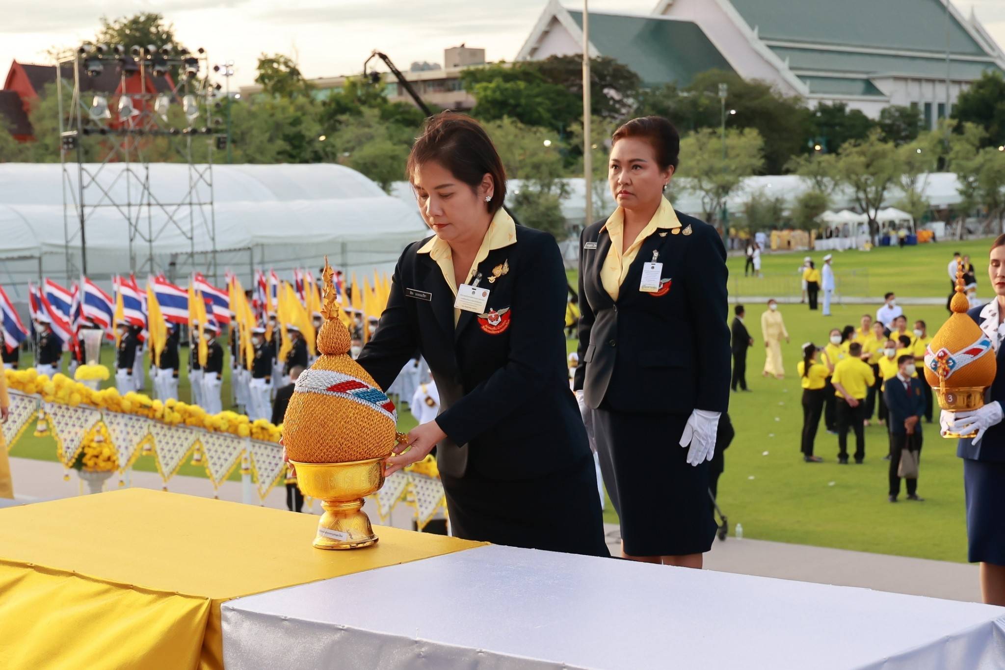 ๑๒๕ พิธีถวายเครื่องราชสักการะ และพิธีจุดเทียนถวายพระพรชัยมงคล เนื่องในโอกาสวันเฉลิมพระชนมพรรษาพระบาทสมเด็จพระเจ้าอยู่หัว