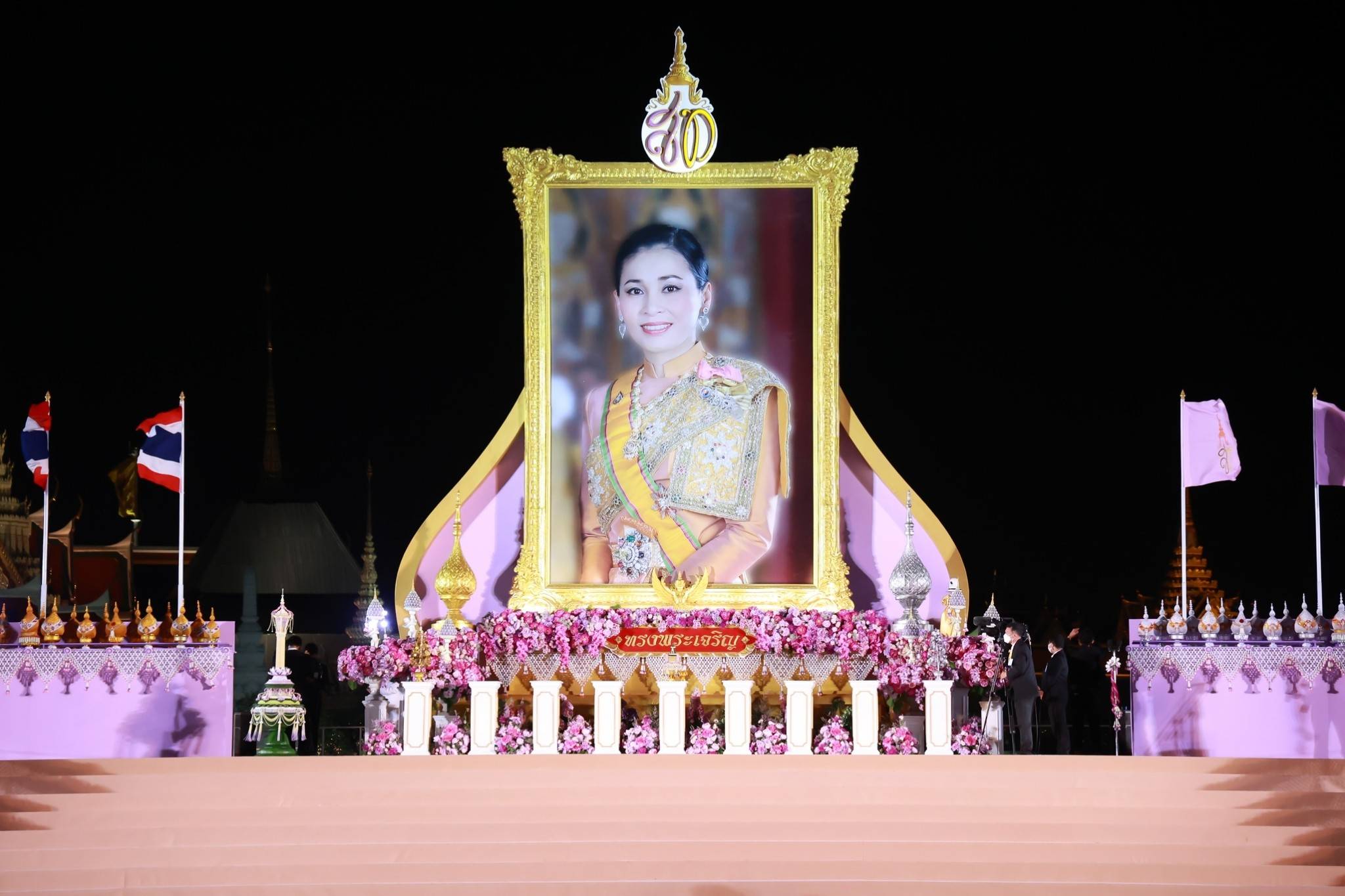 ๑๐๕ พิธีถวายเครื่องราชสักการะ และพิธีจุดเทียนถวายพระพรชัยมงคล เนื่องในโอกาสวันเฉลิมพระชนมพรรษาสมเ...