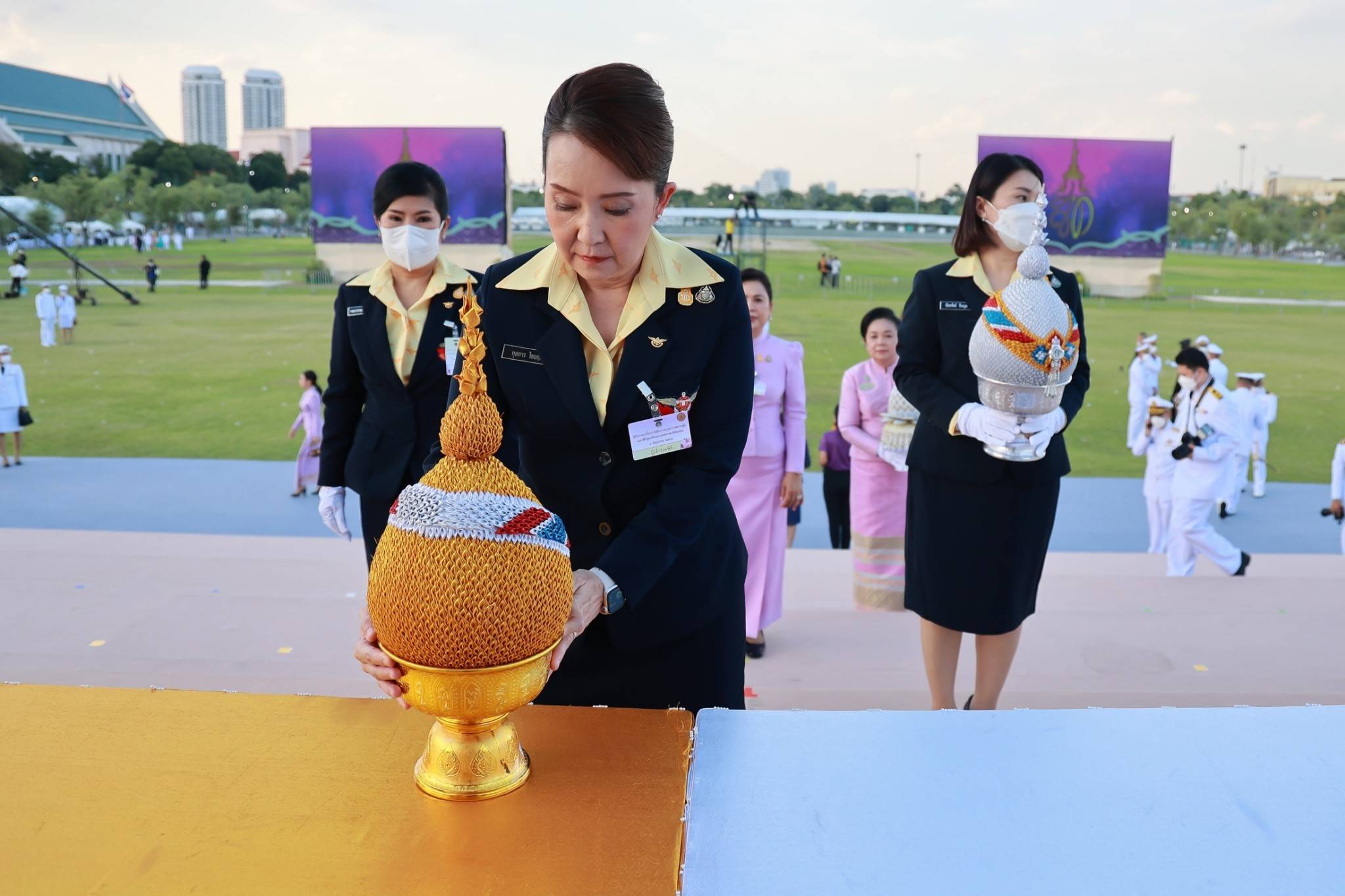 ๑๐๕ พิธีถวายเครื่องราชสักการะ และพิธีจุดเทียนถวายพระพรชัยมงคล เนื่องในโอกาสวันเฉลิมพระชนมพรรษาสมเด็จพระนางเจ้าฯ พระบรมราชินี