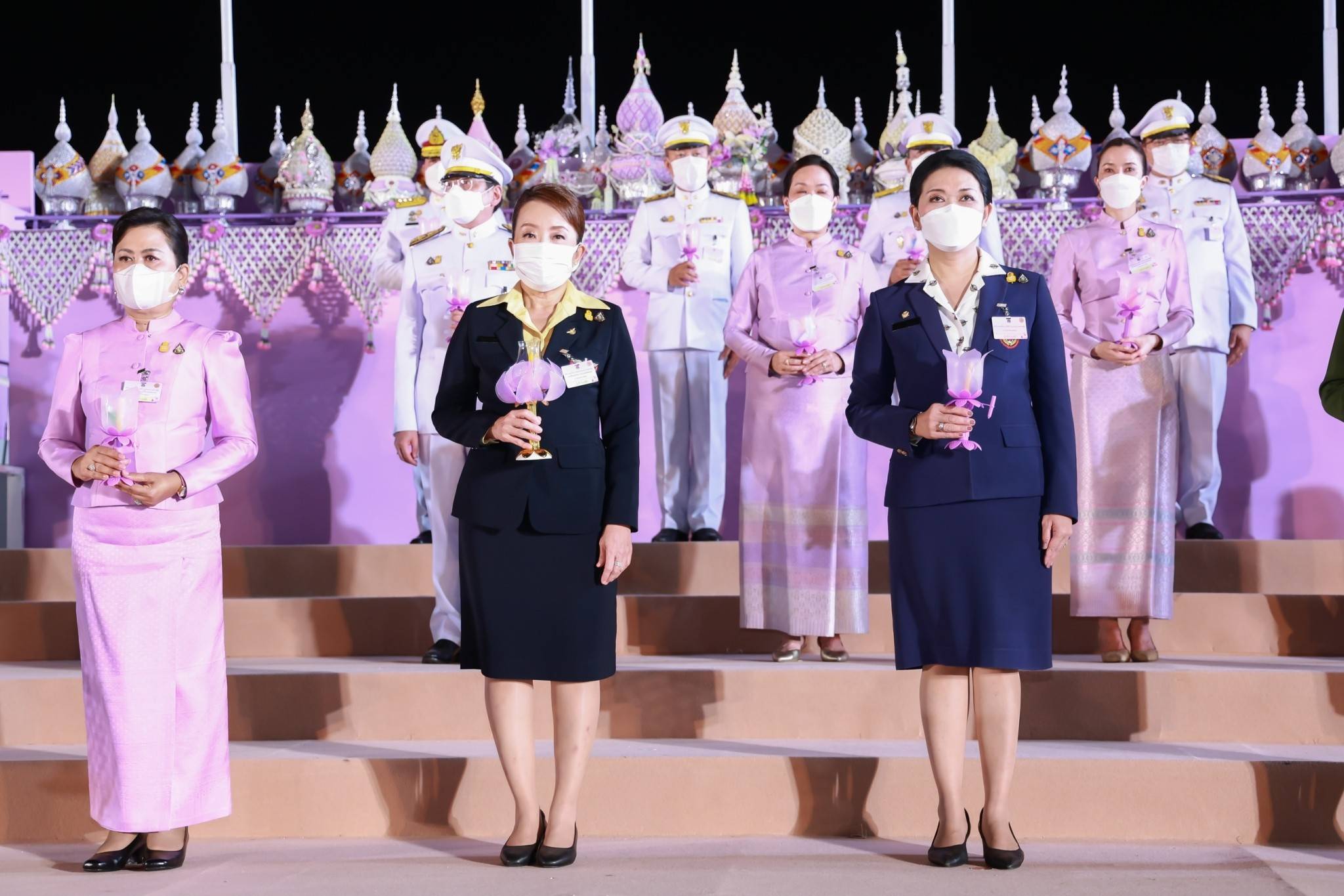 ๑๐๕ พิธีถวายเครื่องราชสักการะ และพิธีจุดเทียนถวายพระพรชัยมงคล เนื่องในโอกาสวันเฉลิมพระชนมพรรษาสมเด็จพระนางเจ้าฯ พระบรมราชินี